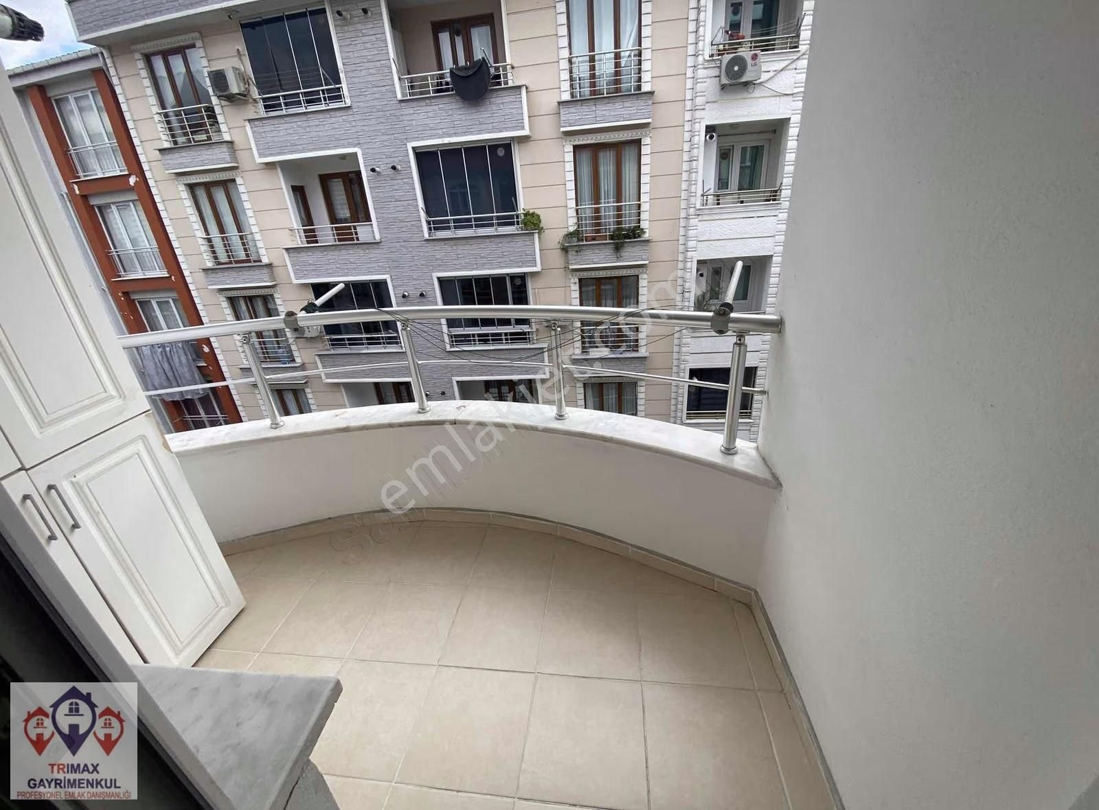 Marketlerin Ortasında Aile Binasında Kiralık 2+1