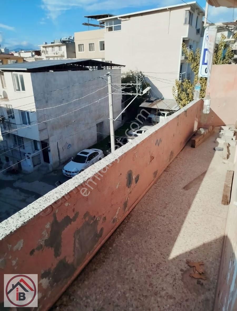 İzmir Buca 3+1 Kap Mutfak Balkonlu Ara Kat Yerler Parke Ucuz Dai