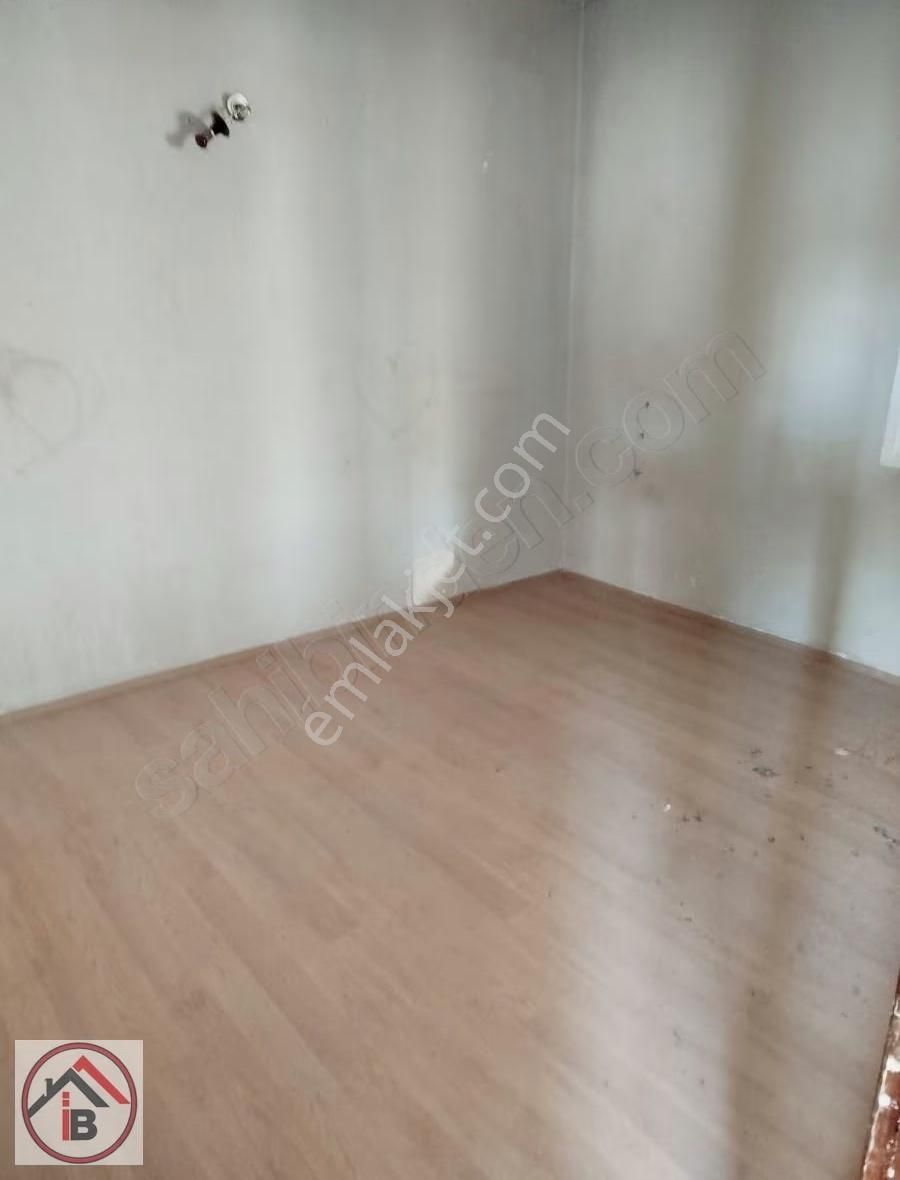 İzmir Buca 3+1 Kap Mutfak Balkonlu Ara Kat Yerler Parke Ucuz Dai - Görsel 8