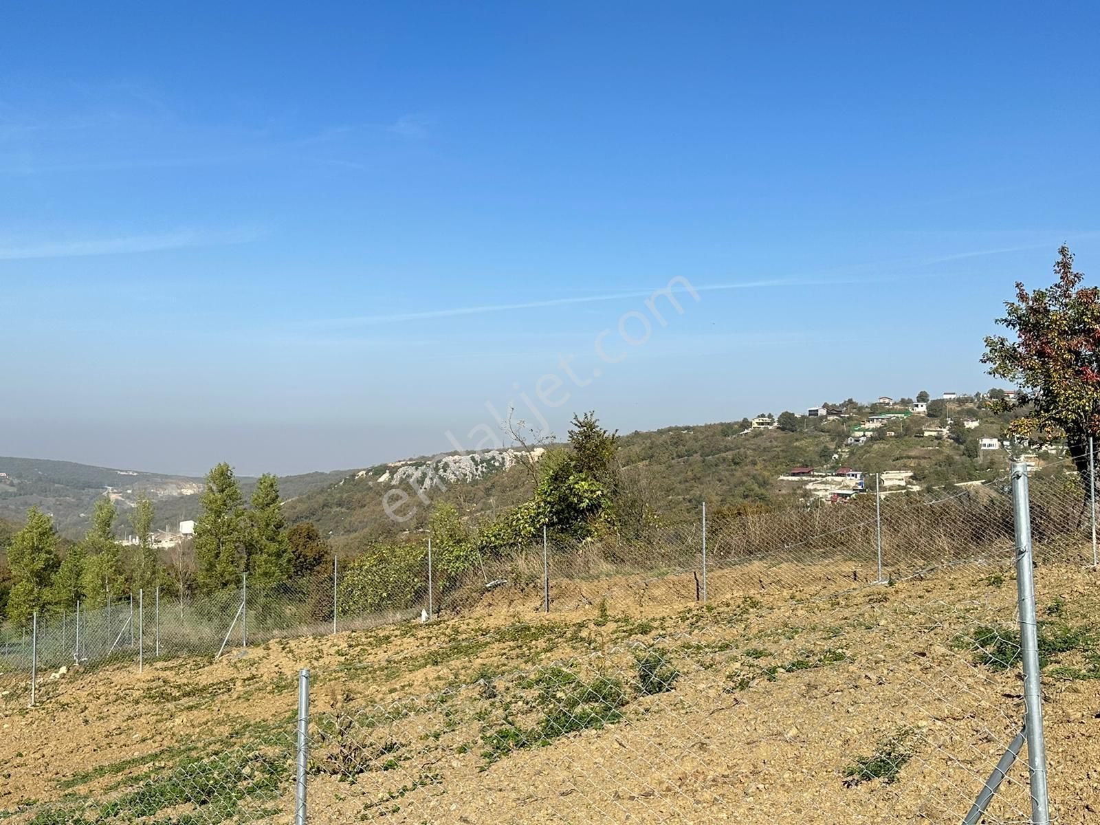 Güngörende Yola Cephe Tel Örgüsü Çekili - Görsel 32