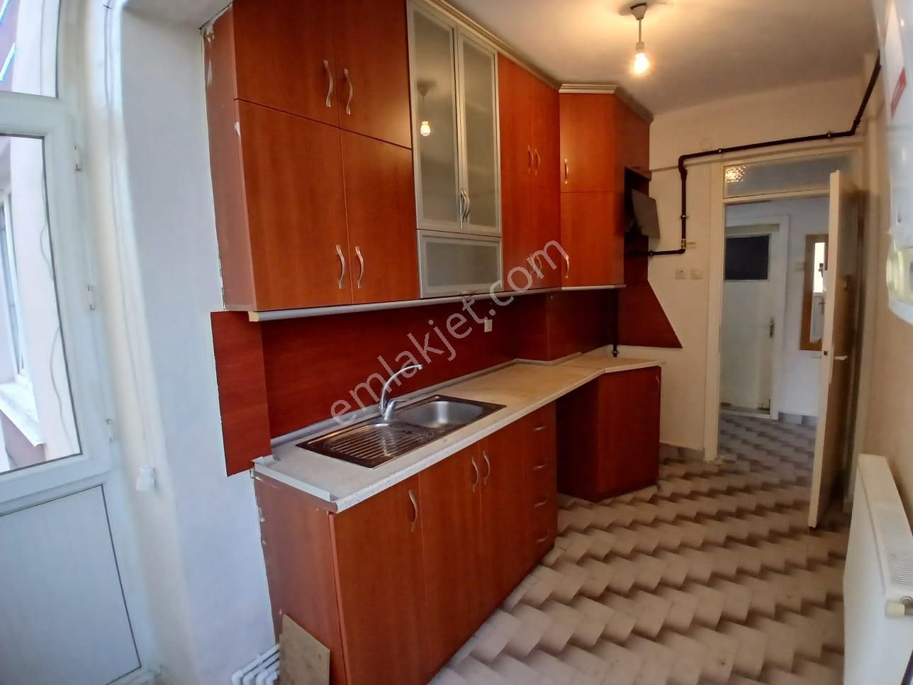 Akçay Emlak'tan Akşehir Yarenler Belediye Evleri Civarında İkinci Kat Satılık 2+1 Daire