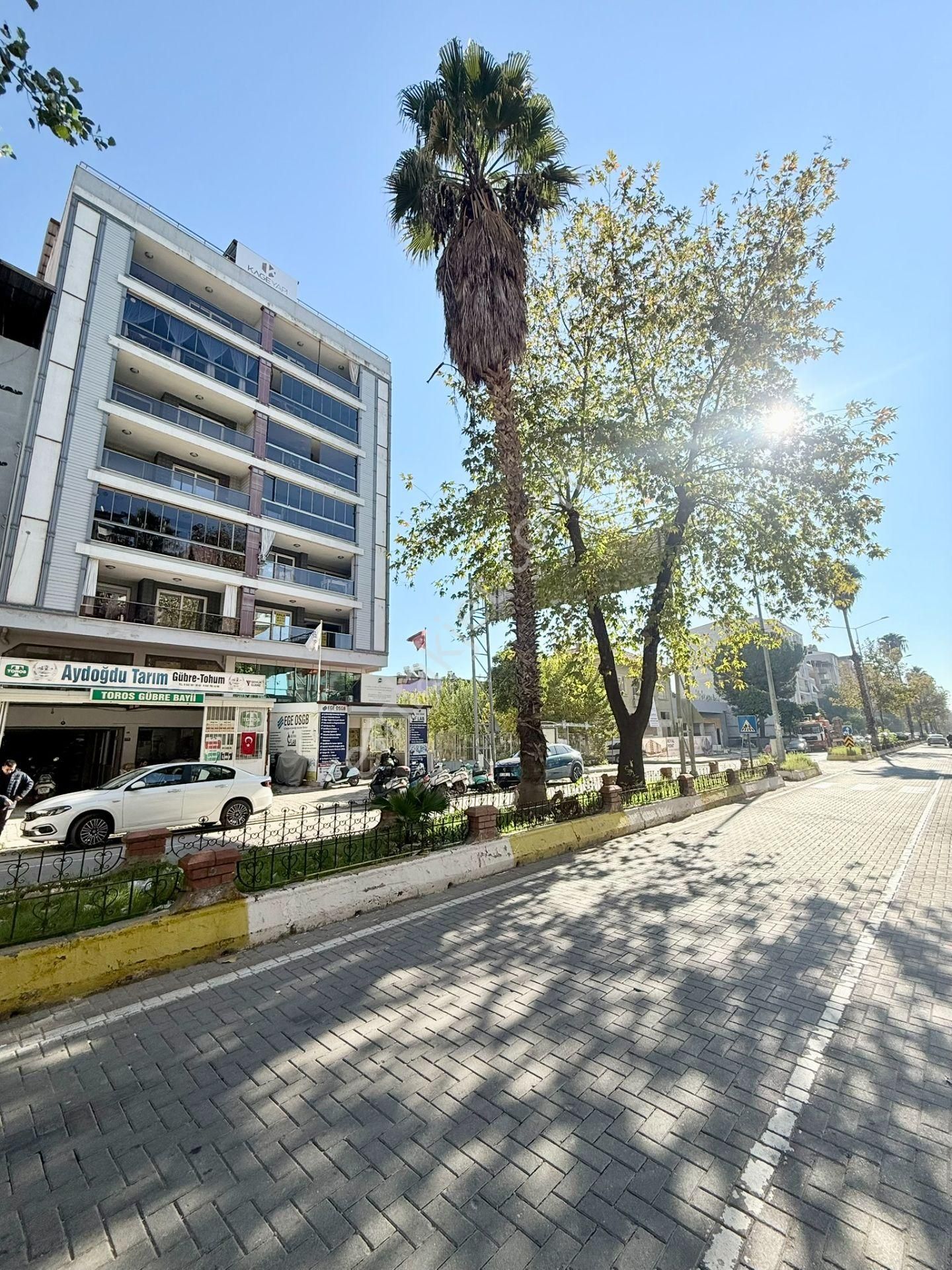 Lider'den Hürriyet Caddesi Üzeri Lüks İşcilikli 3+1 Kiralık Daire