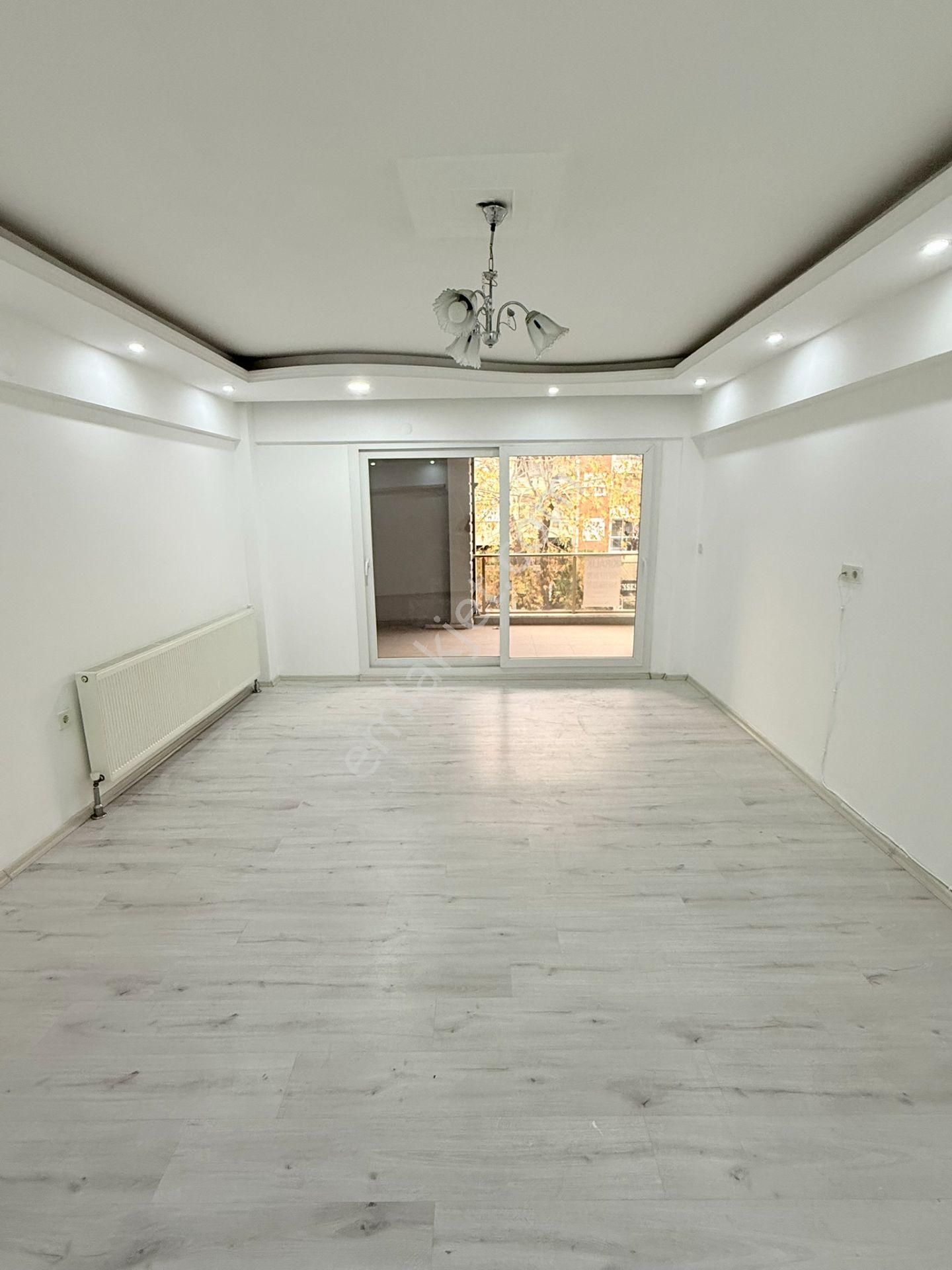 Lider'den Hürriyet Caddesi Üzeri Lüks İşcilikli 3+1 Kiralık Daire - Görsel 2