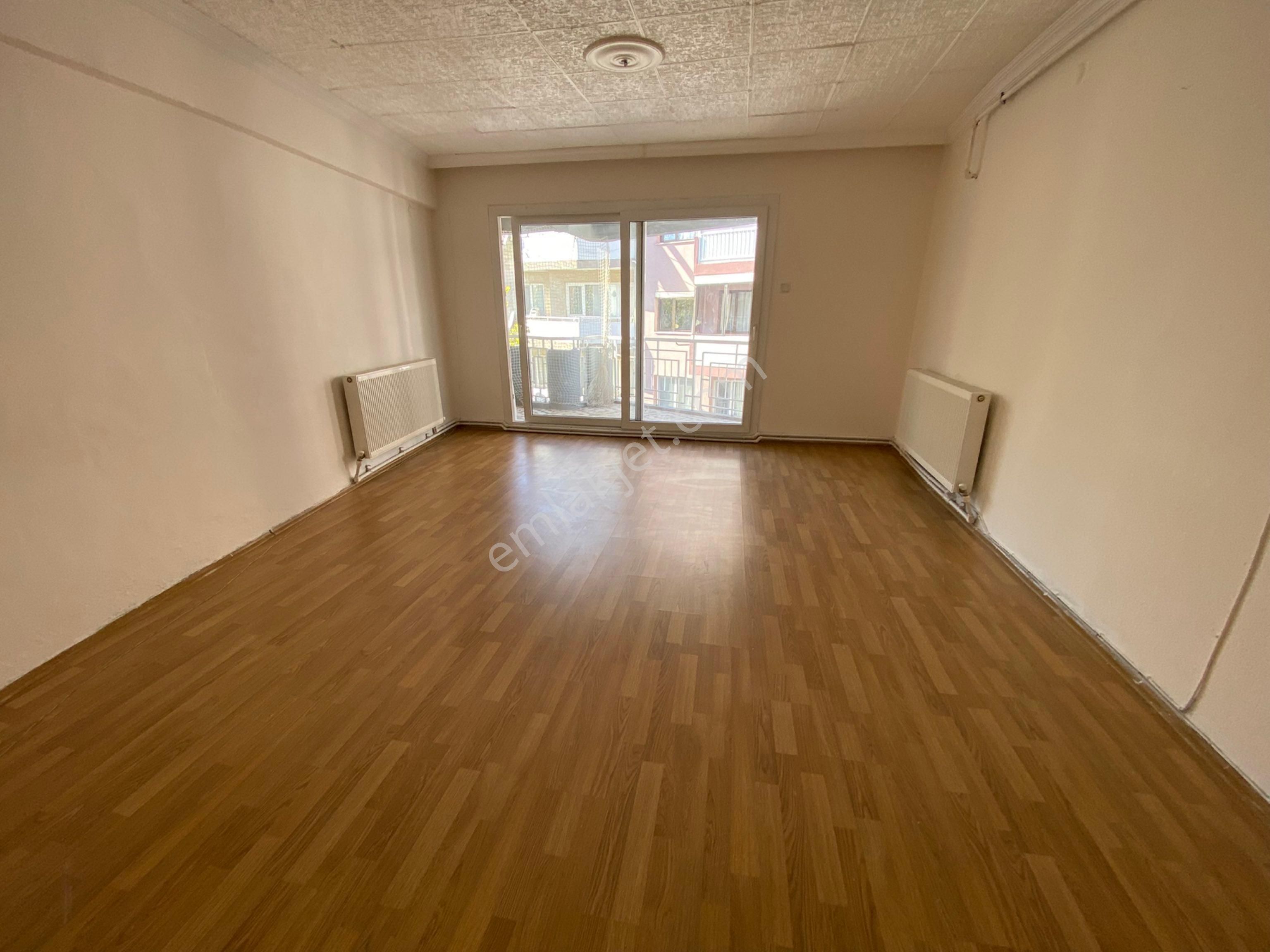 Yeşilyurt Merkerz'de Karakol Yanı D.gazlı 3+1