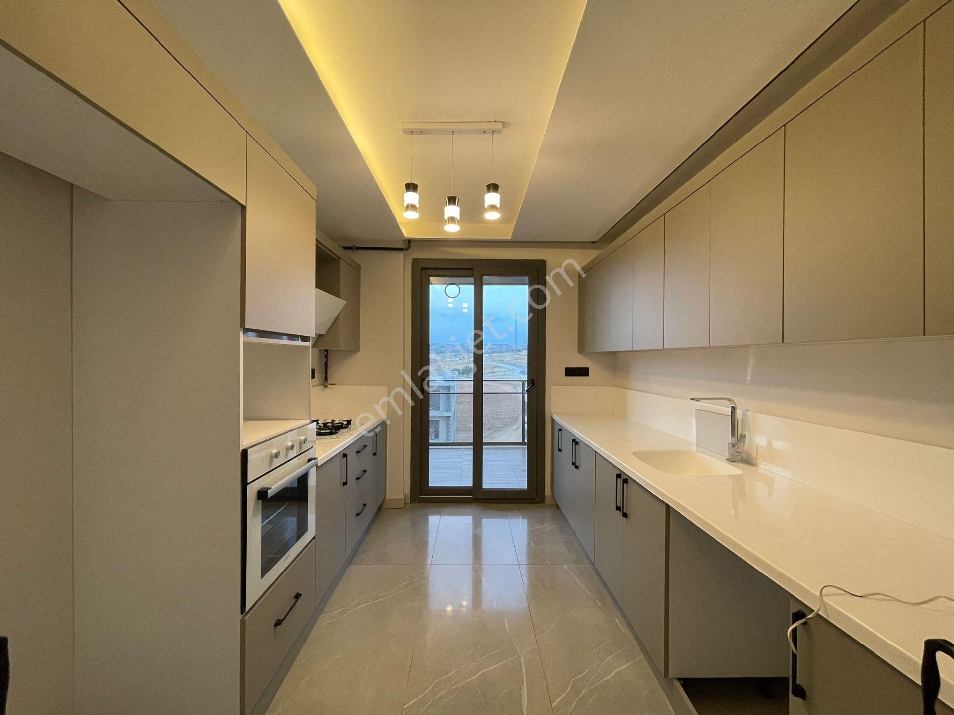 Kabasakal'da Güvenlikli Sosyal Aktivite'li Kapalı Mutfak Hasarsız Cazip Sıfır 3+1 !! - Görsel 7