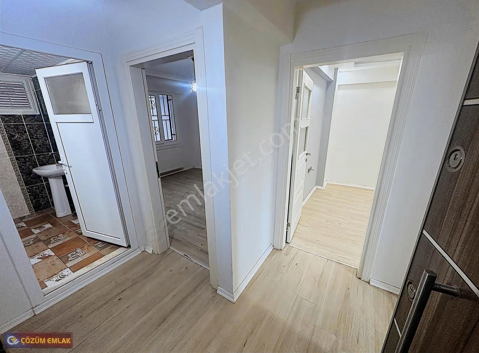 Çözüm Emlak'tan 1+1 Kapalı Mutfaklı Çift Cephe Bahçeli Daire - Görsel 12