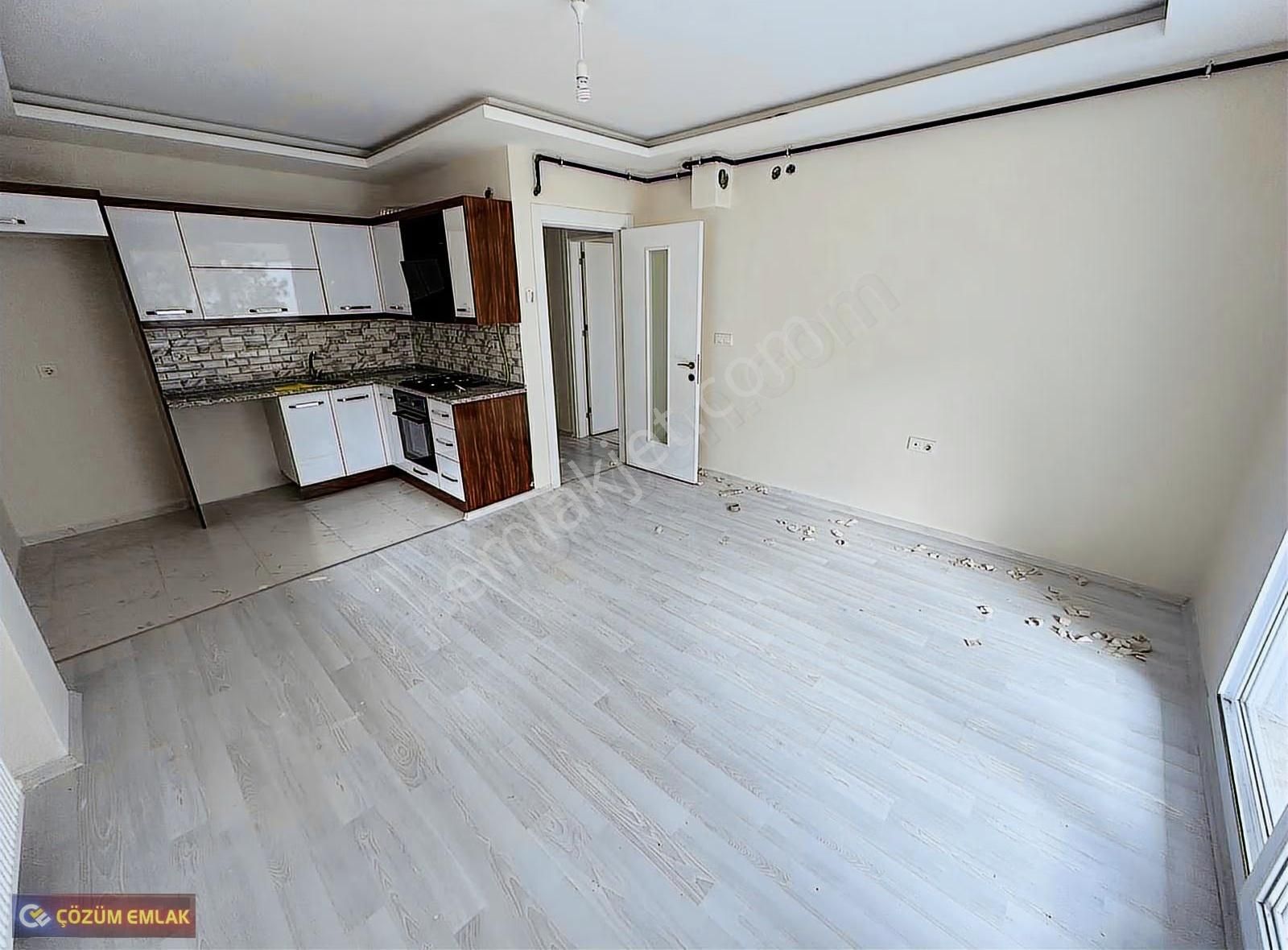 Çözüm Emlak'tan Site İçerisinde Otoparklı 2+1 Balkonlu Daire - Görsel 4