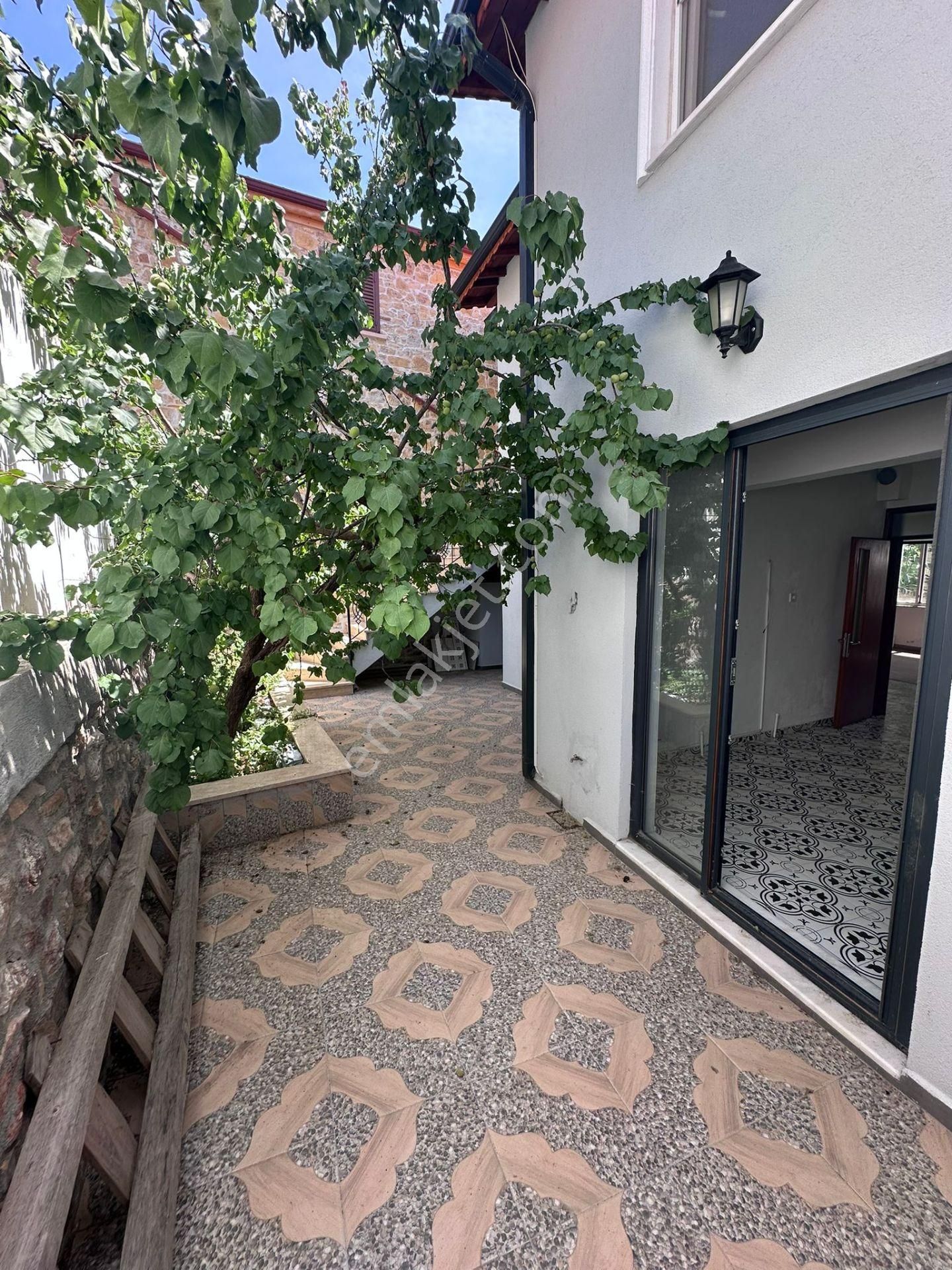 Rumeli World'den Pelitköy'ün Tam Merkezinde Satılık 2+1 Köy Evi - Görsel 16