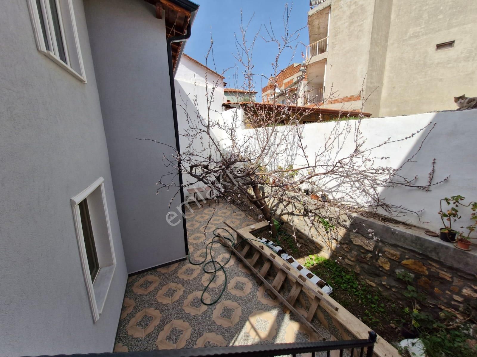 Rumeli World'den Pelitköy'ün Tam Merkezinde Satılık 2+1 Köy Evi - Görsel 19