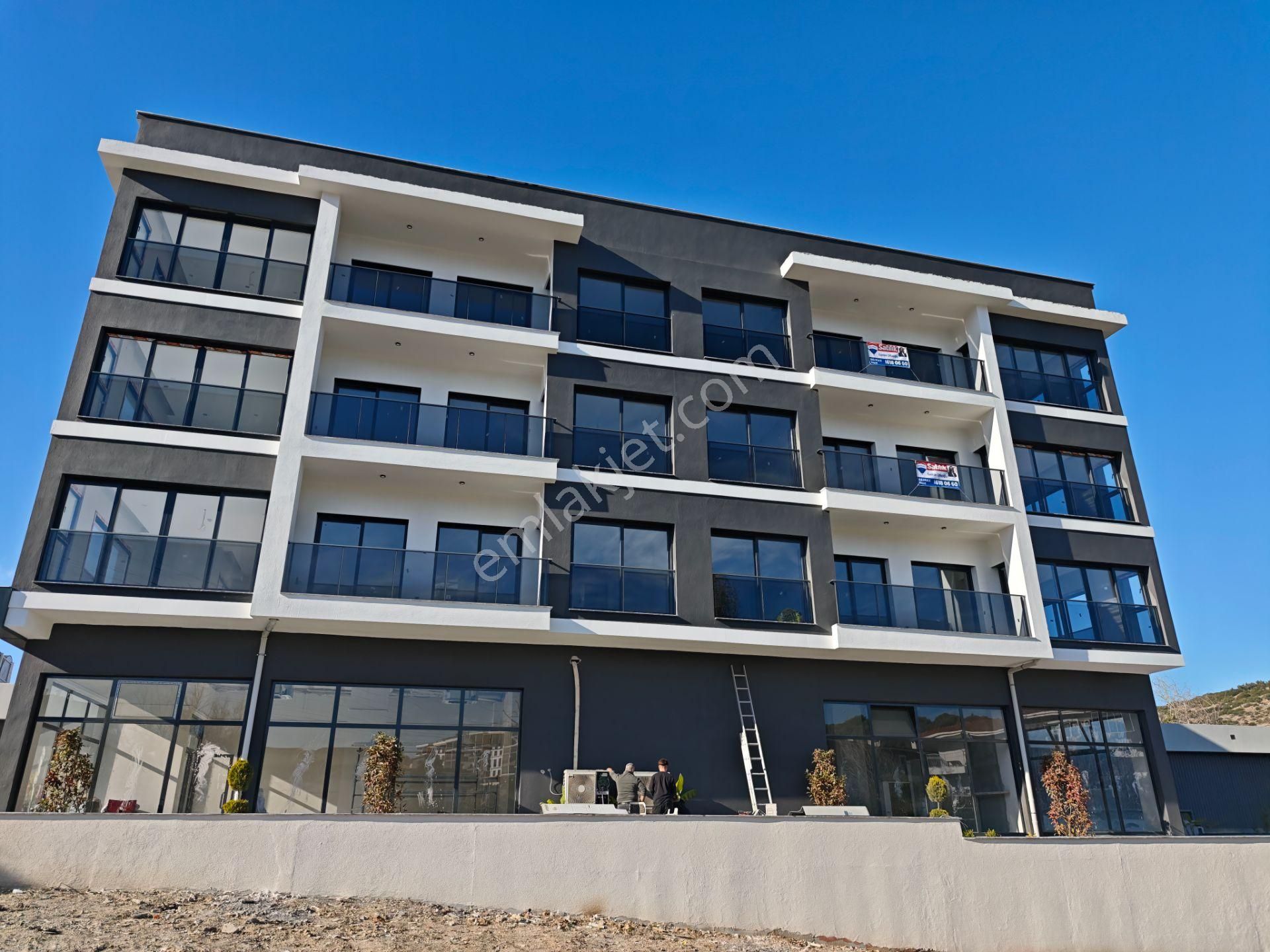 Kuşadası Merkezde Sıfır Satılık 3+1 Ferah Daire - Görsel 35