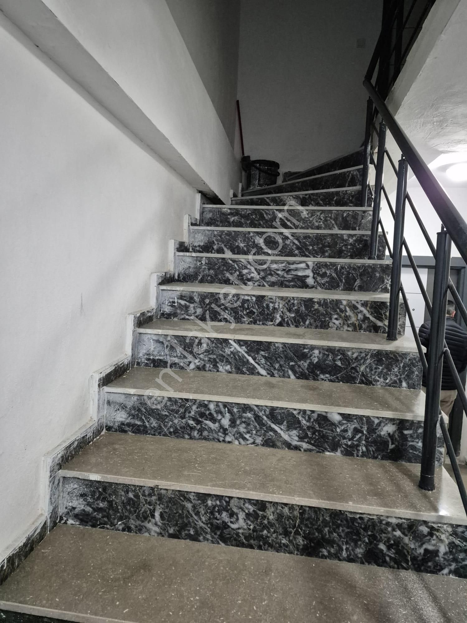 İnegöl Cumhuriyet Mahallesinde Satılık Daire Sıfır 2+1 Ara Kat - Görsel 2