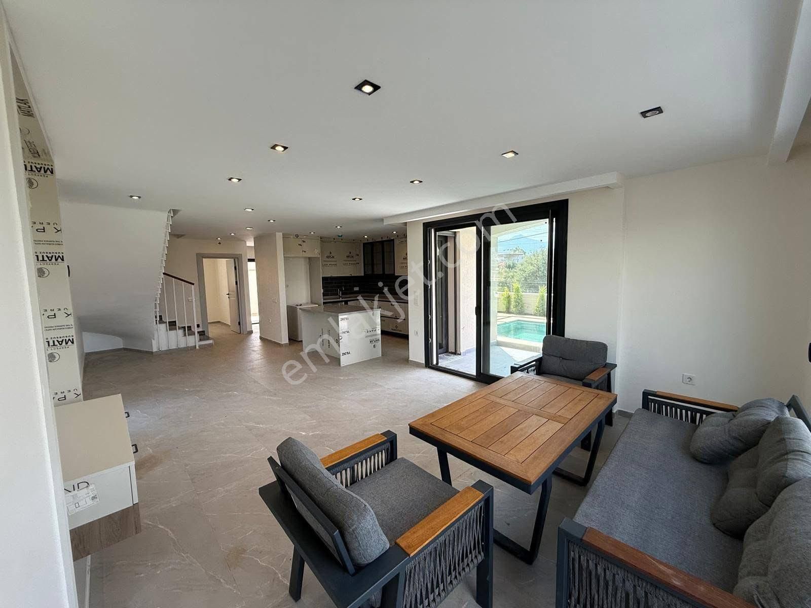 Davutlar Satılık Müstakil Özel Havuzlu 4+1 Villa - Görsel 9