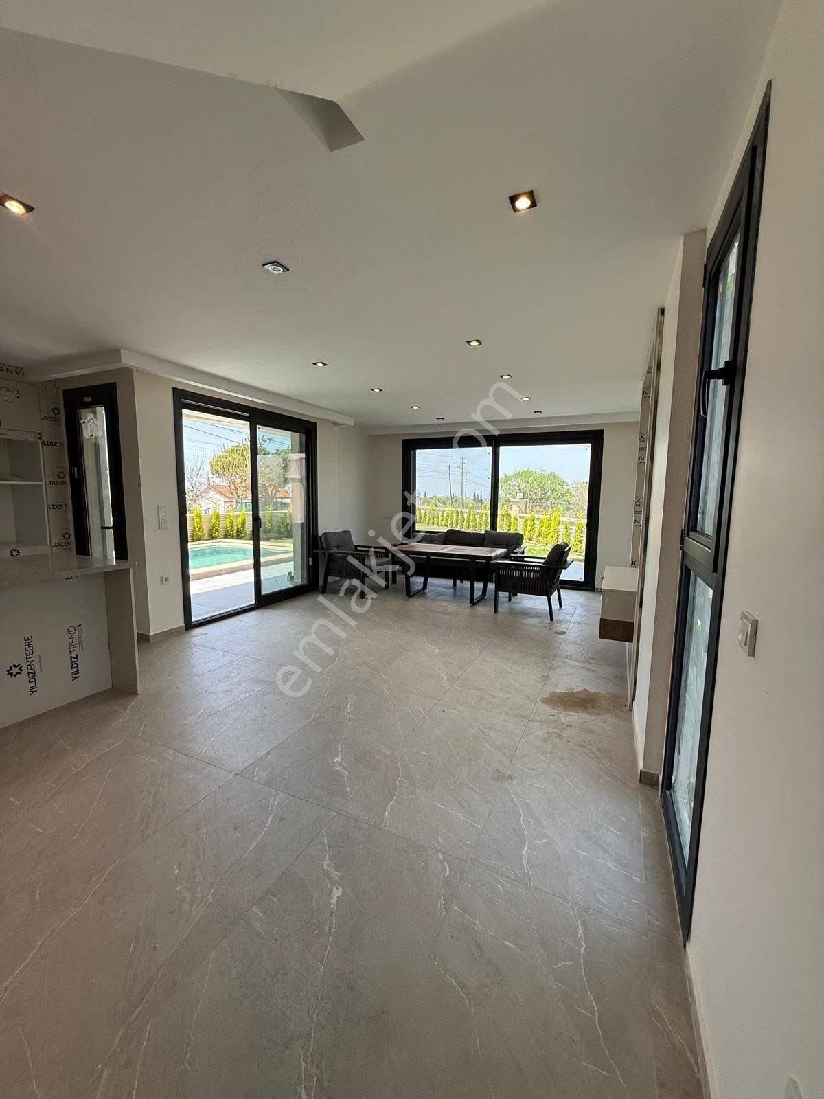 Davutlar Satılık Müstakil Özel Havuzlu 4+1 Villa - Görsel 8