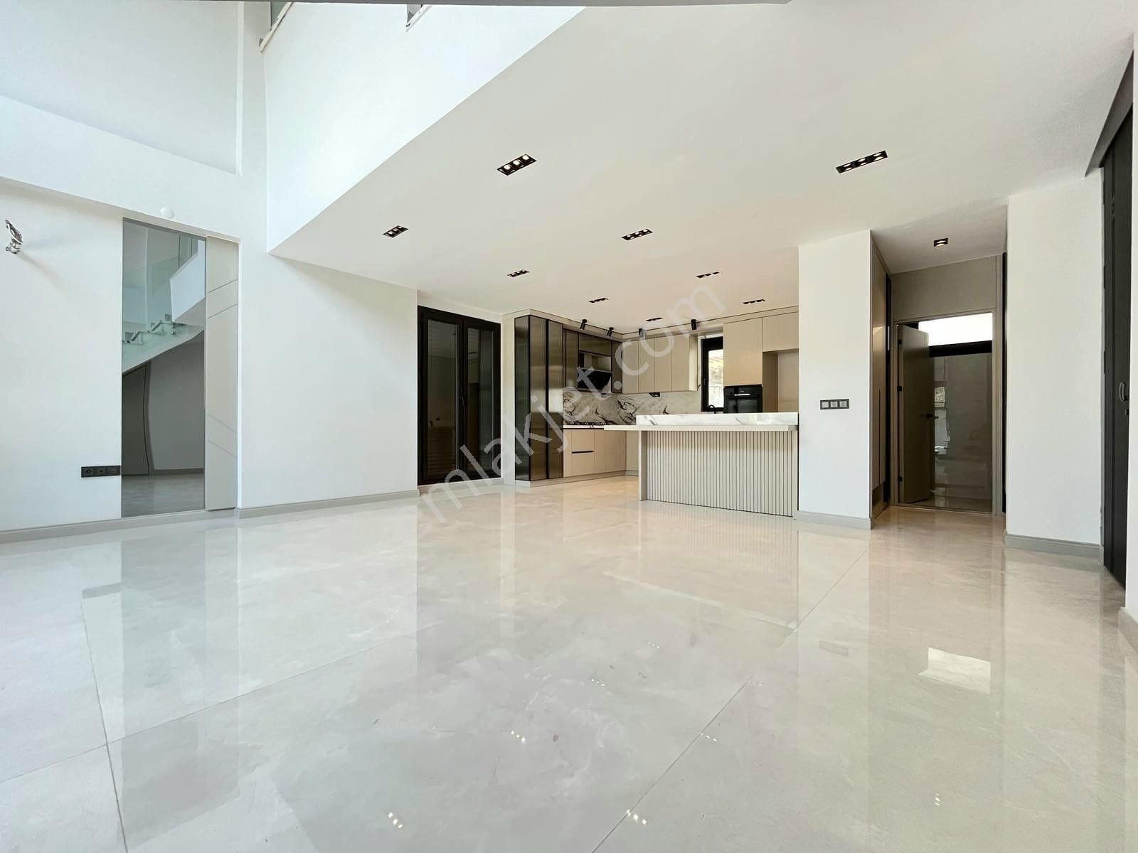 ▶ ▶ Körfez'den Hayal Değil, Gerçek: Bu Villayı Gördükten Sonra Standartlarınız Değişecek!!! - Görsel 12