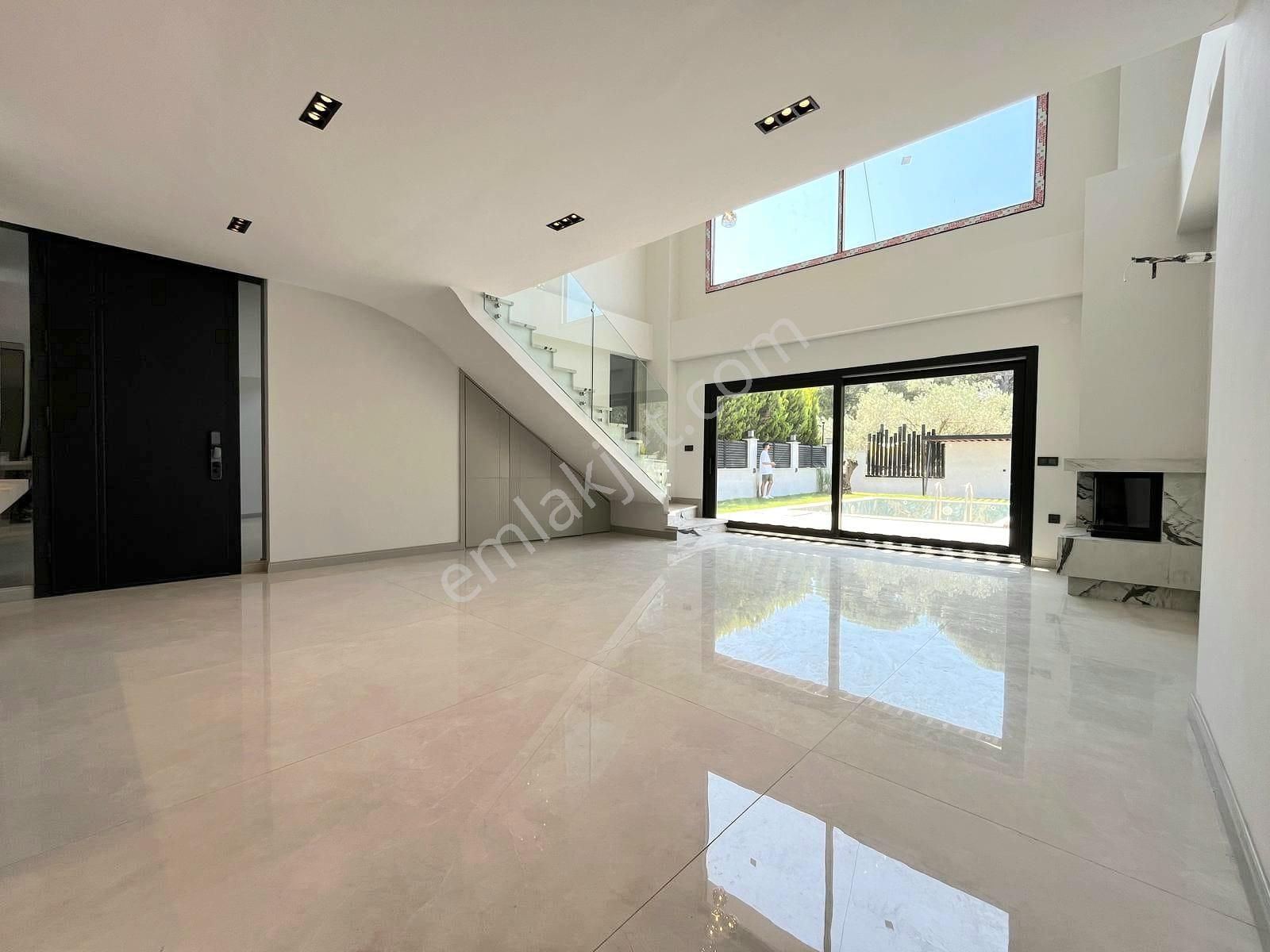 ▶ ▶ Körfez'den Hayal Değil, Gerçek: Bu Villayı Gördükten Sonra Standartlarınız Değişecek!!! - Görsel 13