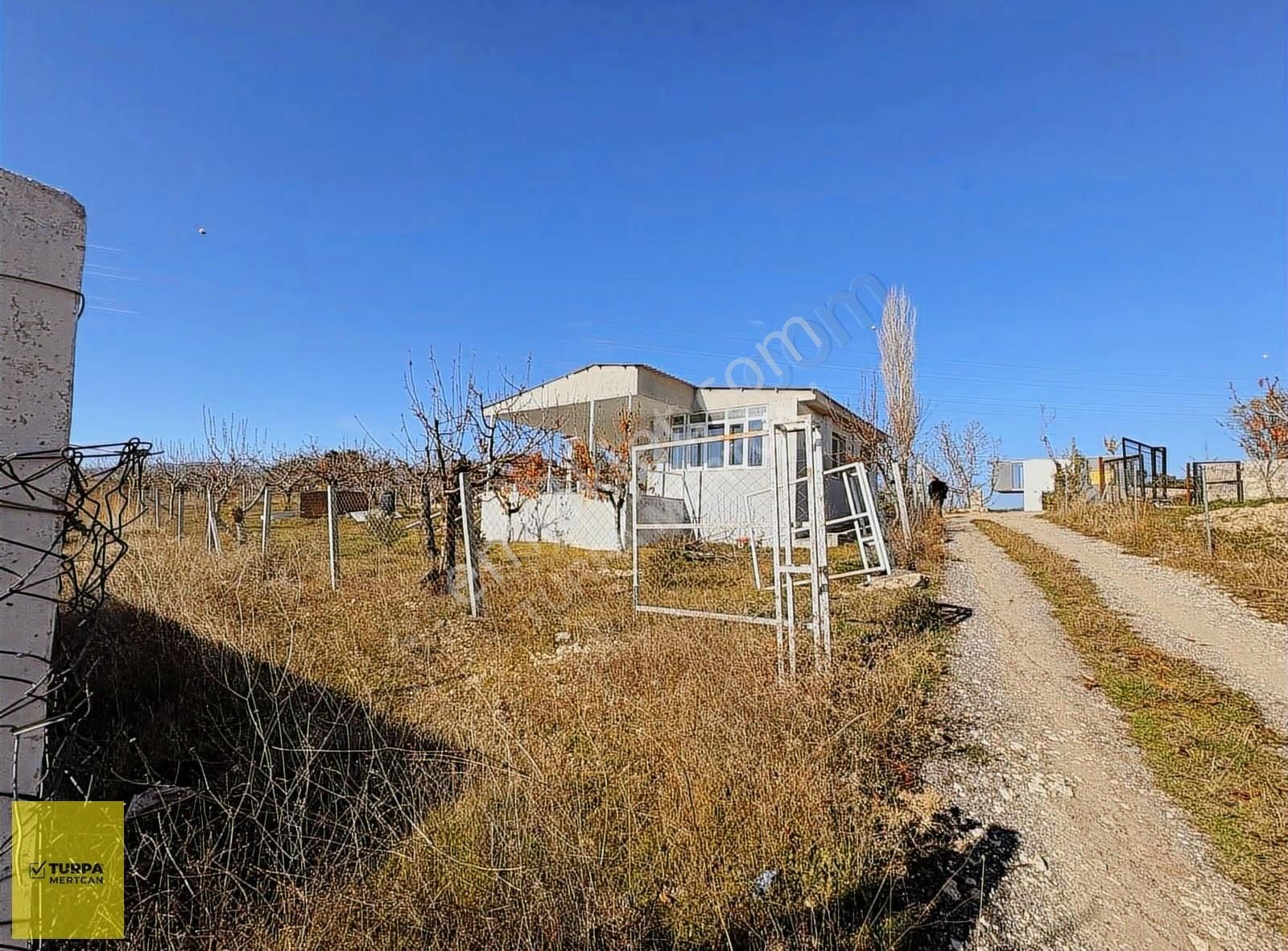 Bornova Yakaköy Özbek Mah.1000 M2 İçinde Satılık 1+1 Müstakil