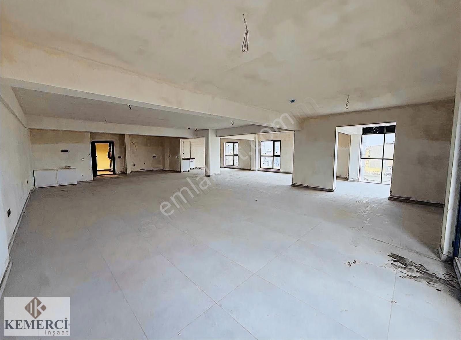 Kemerci'den Koncenter İş Merkezi Kiralık Cadde Cephe Geniş Ofis - Görsel 15