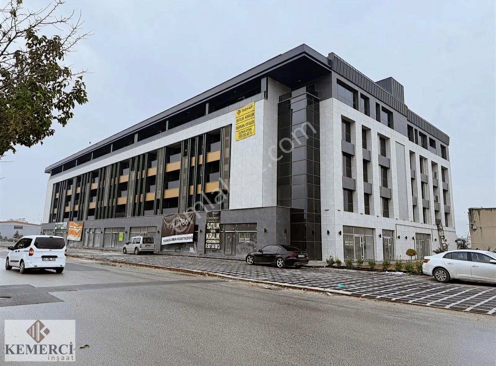 Kemerci'den Koncenter İş Merkezi Kiralık Cadde Cephe Geniş Ofis - Görsel 3