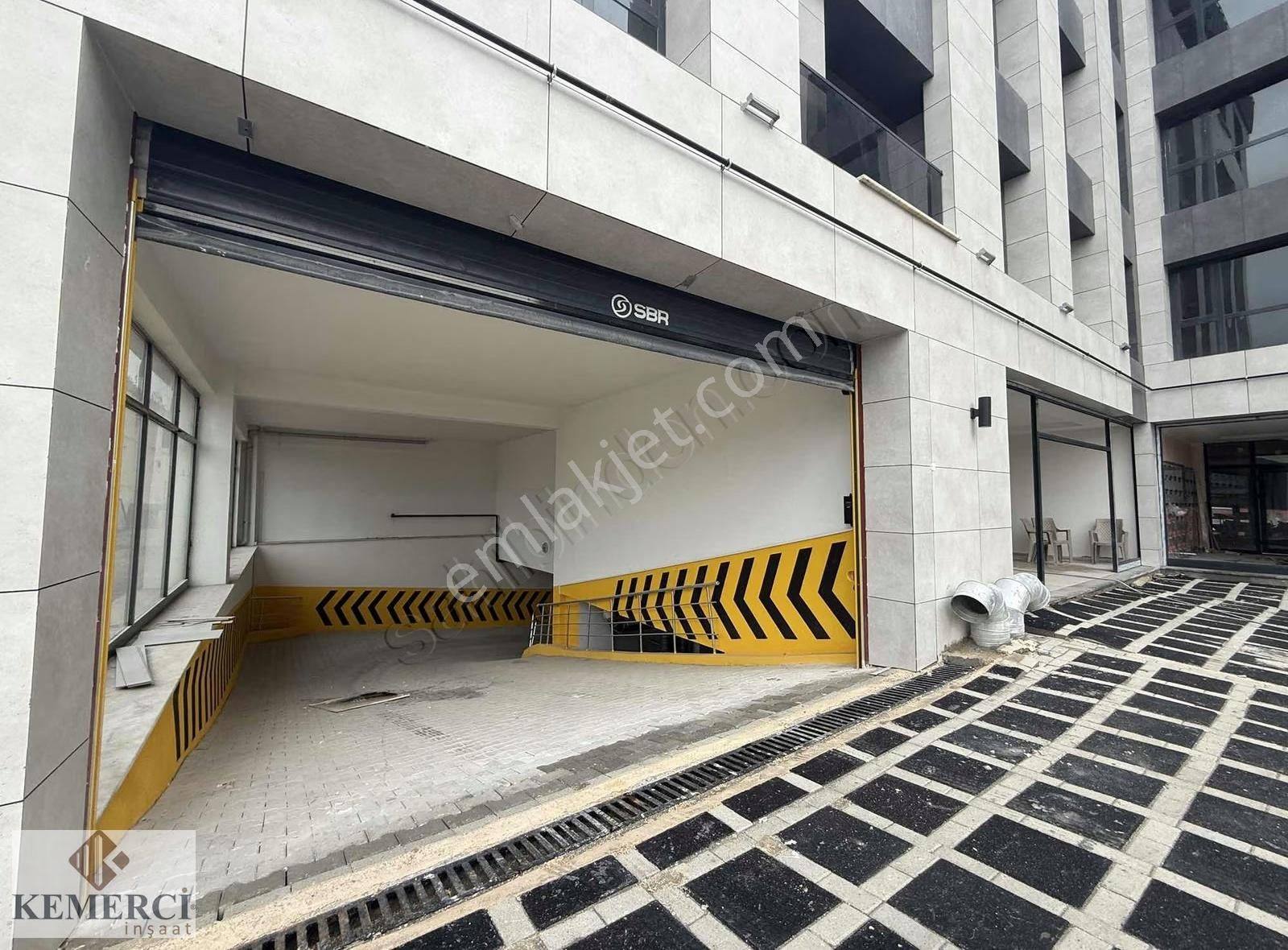 Kemerci'den Koncenter İş Merkezi Kiralık Cadde Cephe Geniş Ofis - Görsel 14