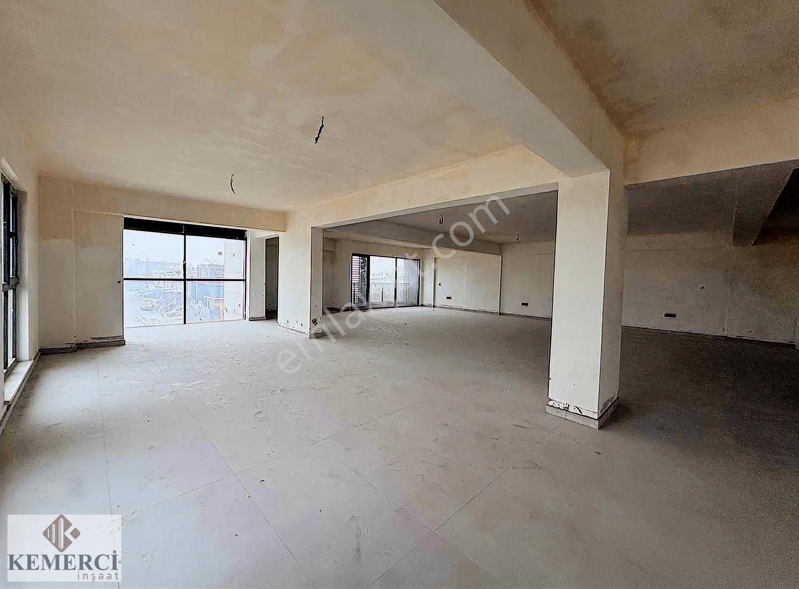 Kemerci'den Koncenter İş Merkezi Kiralık Cadde Cephe Geniş Ofis - Görsel 12