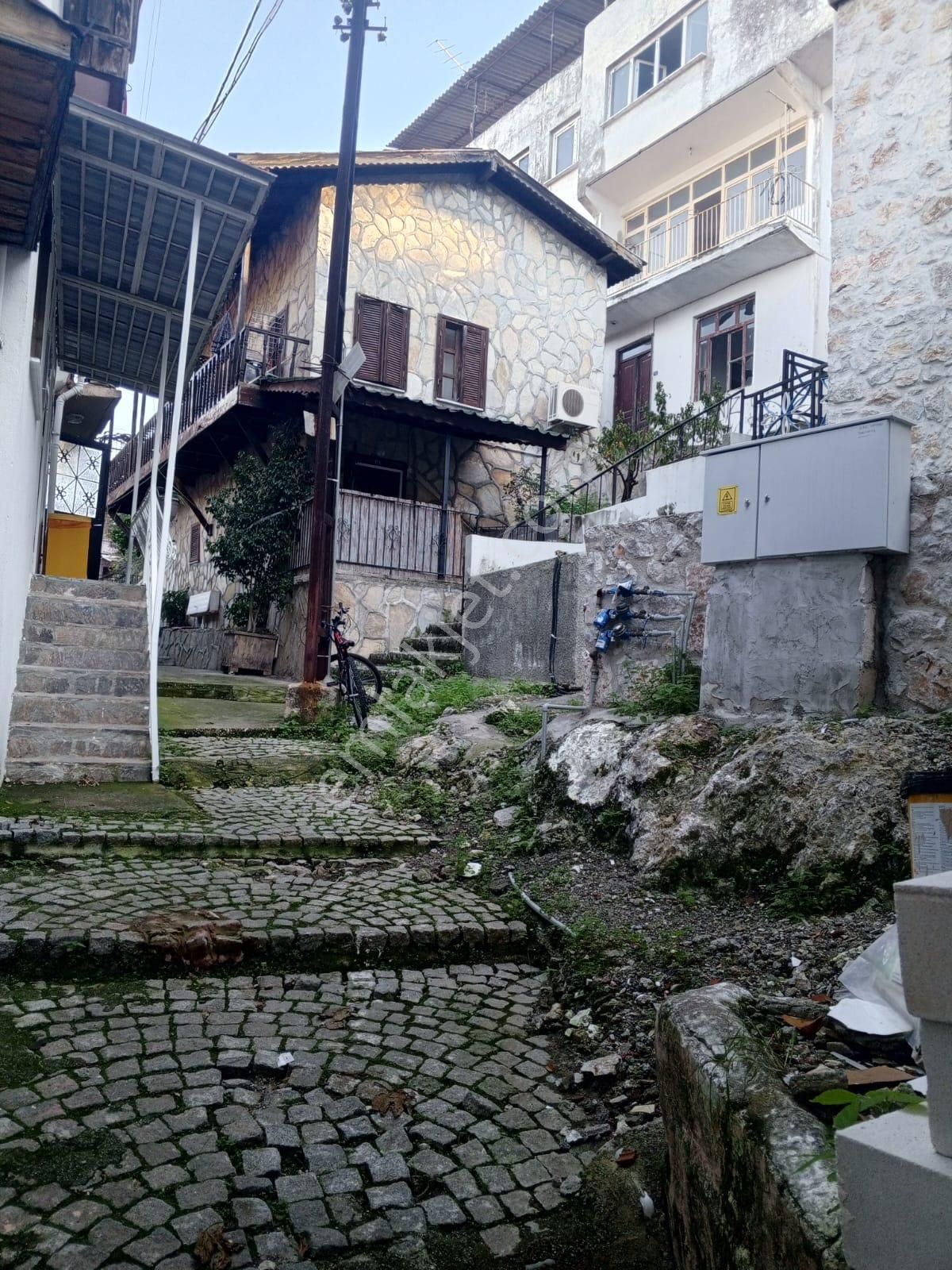 Akdeniz Emlakta Müstakil Satılık Bina - Görsel 2