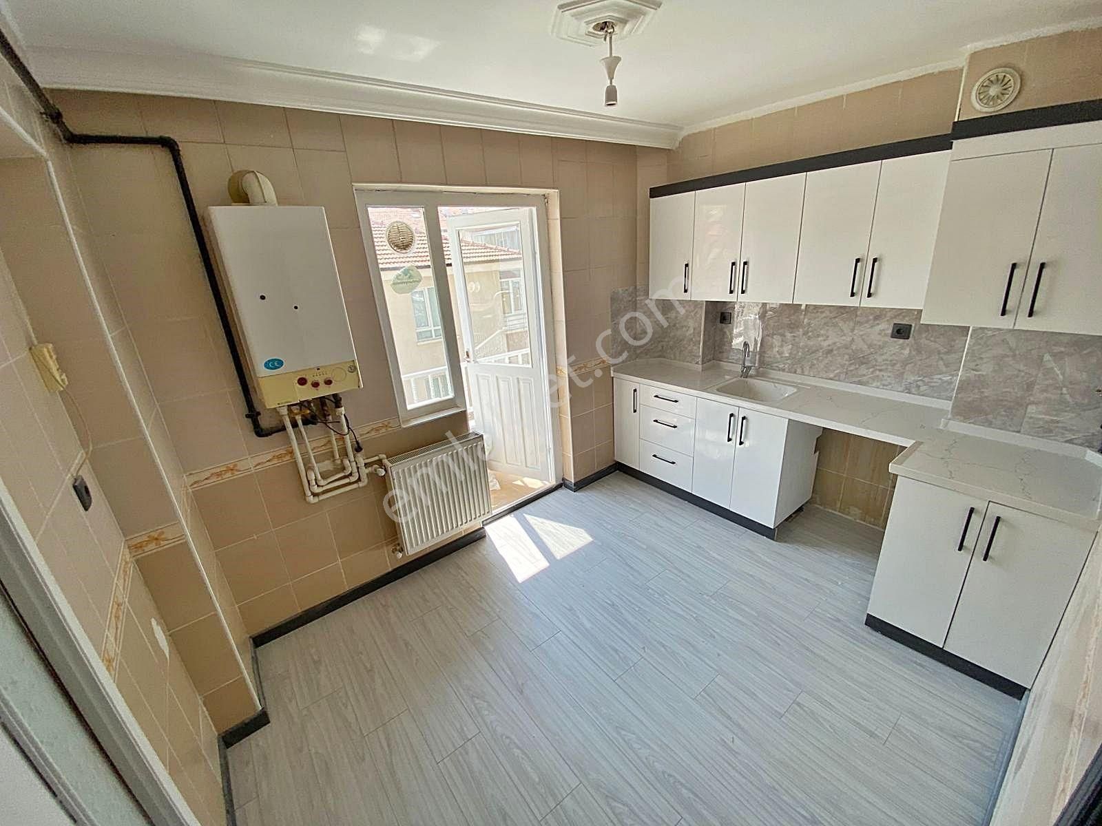 3+1 Bağımsız Salon 1. Kat Çift Balkon Açık Otoparklı Geniş Daire - Görsel 8