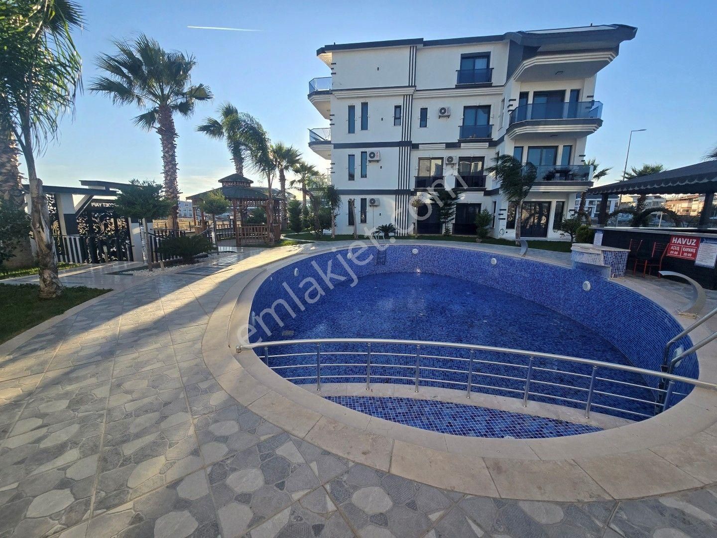 Didim Altınkumda Havuzlu Güvenlikli Sitede Satılık Eşyalı Dubleks Daire