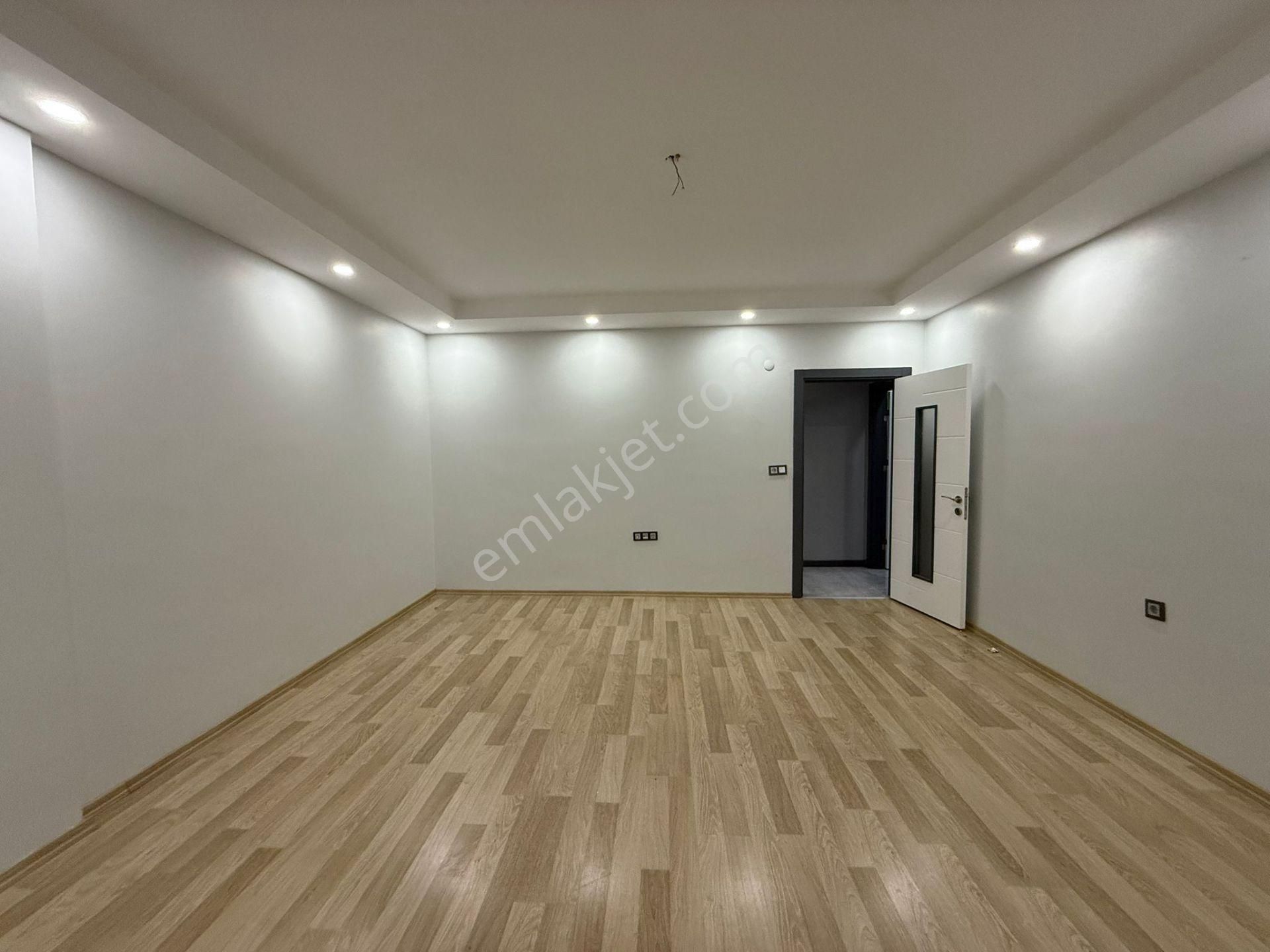 Akyüz Gayrimenkul Den; Istasyon Mah Sıte Icınde Iskanlı,kapalı Cam Balkonlu Satılık 3+1 Daire - Görsel 5