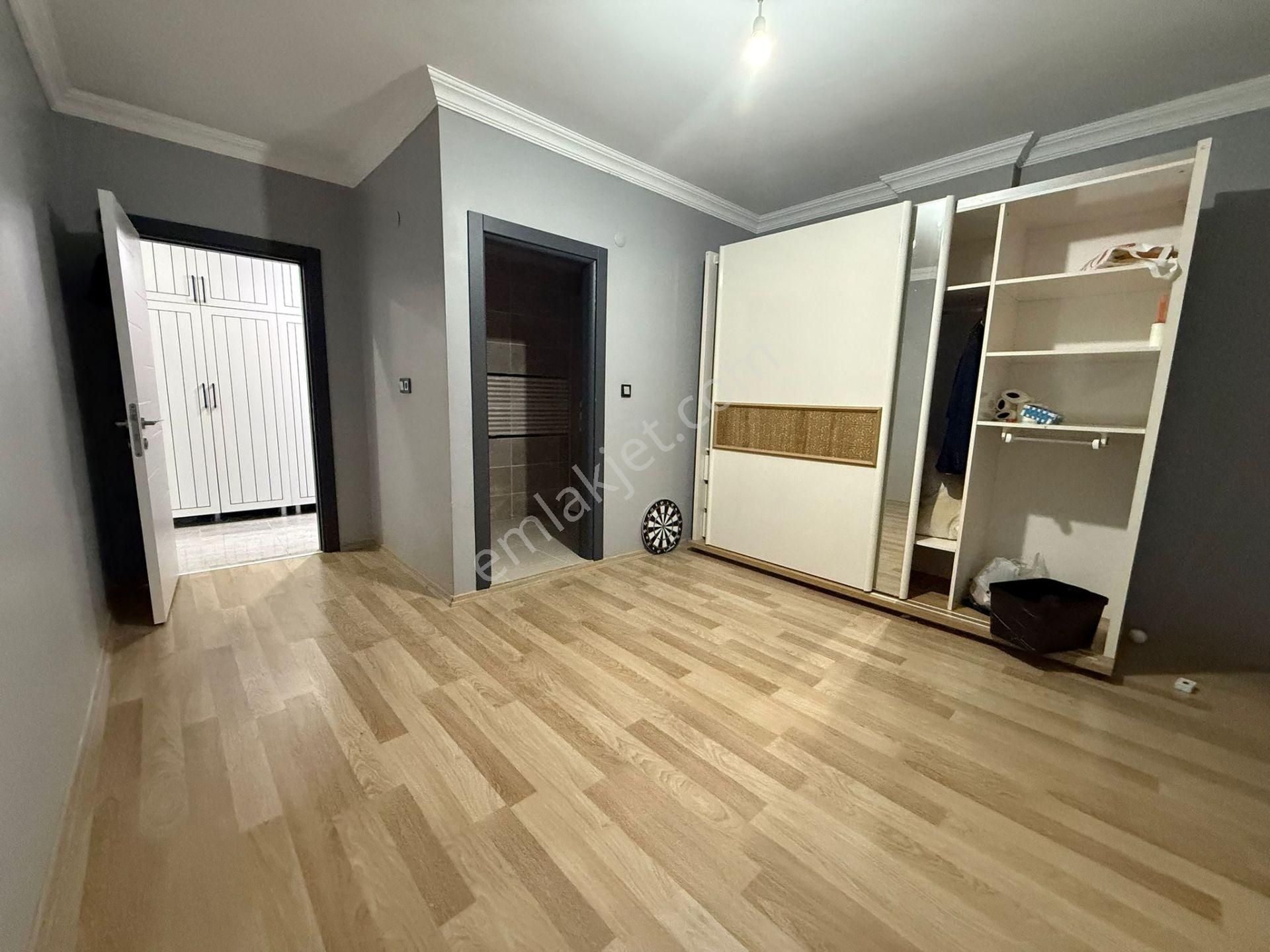 Akyüz Gayrimenkul Den; Istasyon Mah Sıte Icınde Iskanlı,kapalı Cam Balkonlu Satılık 3+1 Daire - Görsel 11