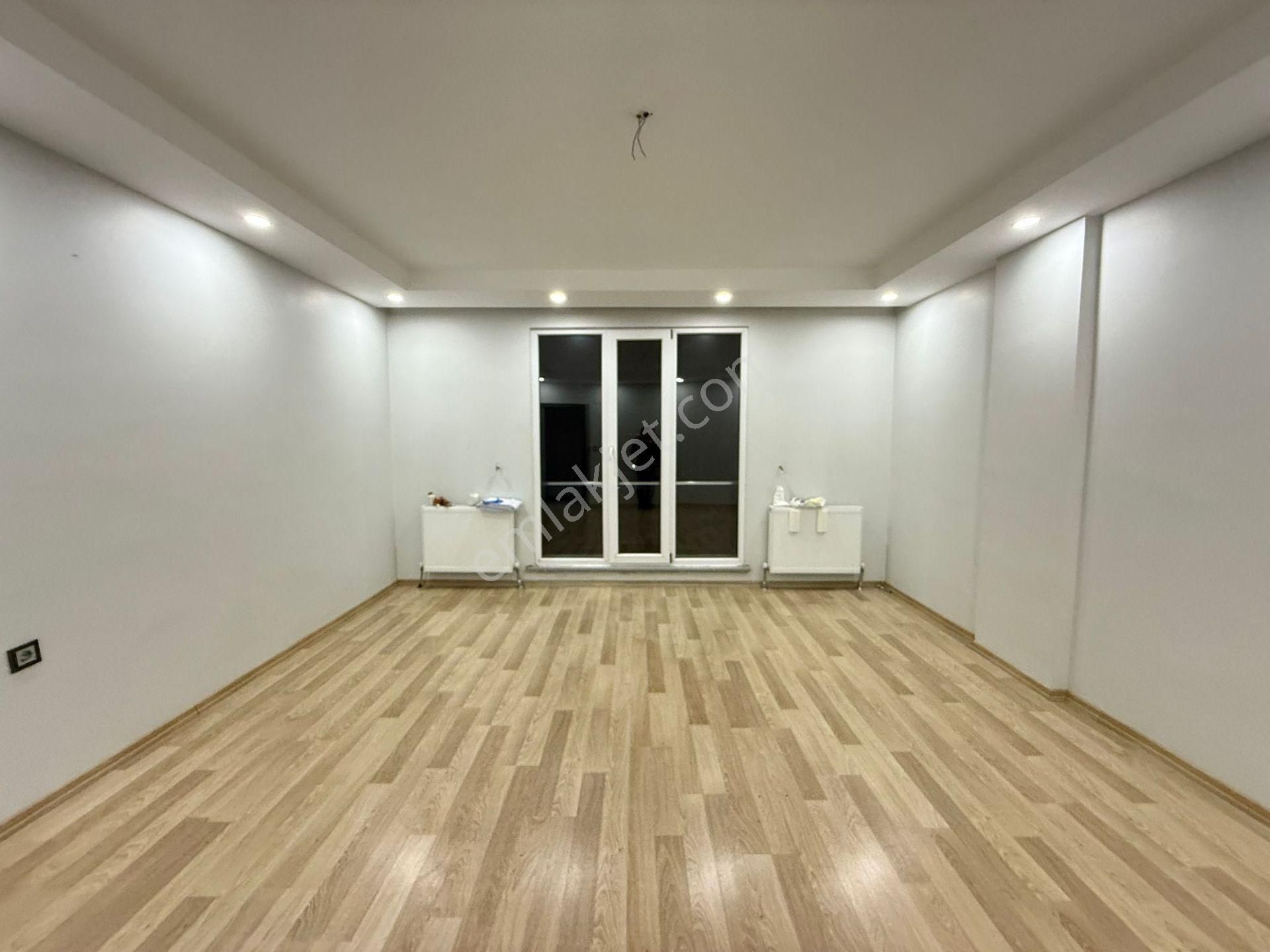 Akyüz Gayrimenkul Den; Istasyon Mah Sıte Icınde Iskanlı,kapalı Cam Balkonlu Satılık 3+1 Daire - Görsel 6