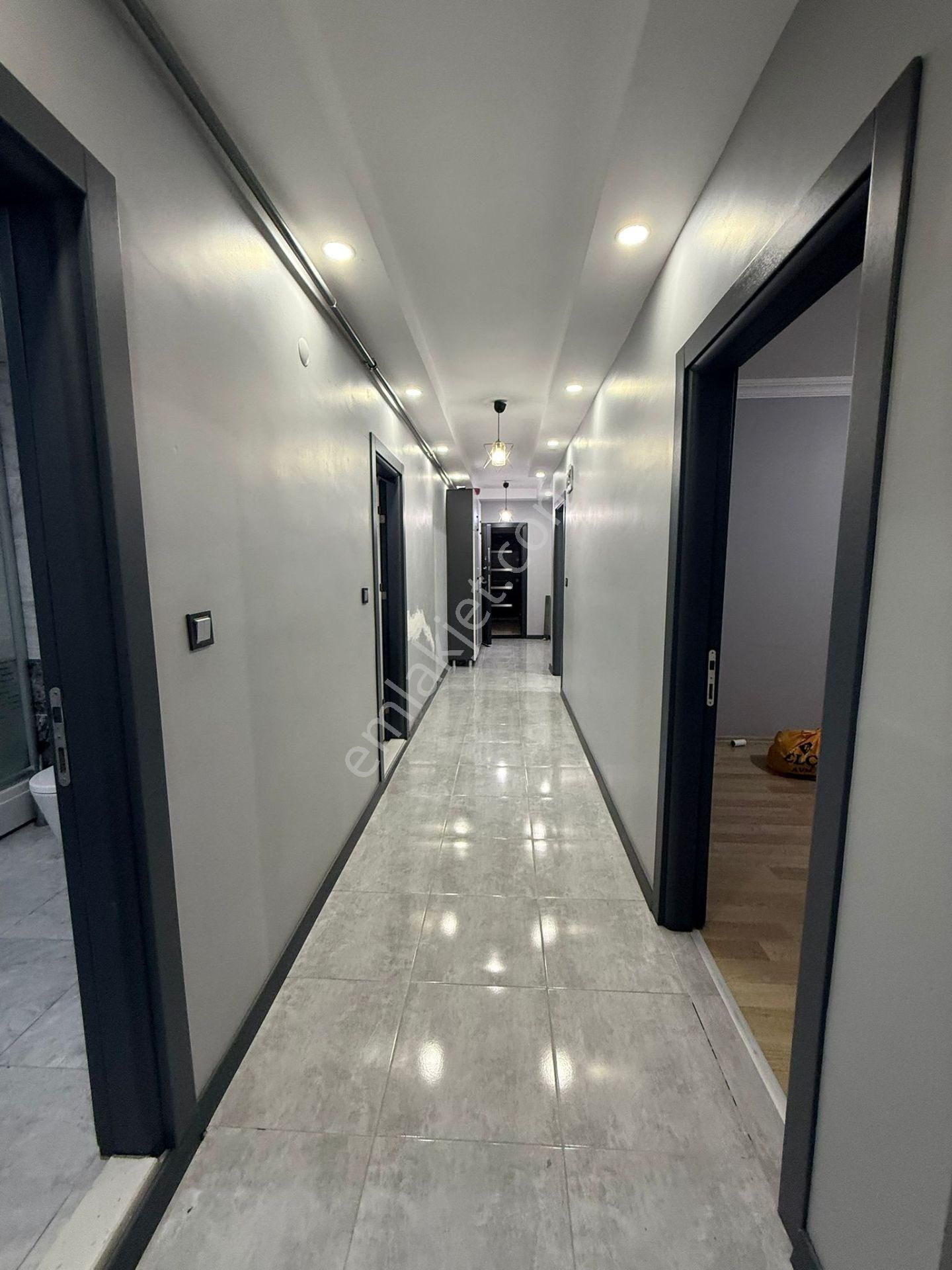 Akyüz Gayrimenkul Den; Istasyon Mah Sıte Icınde Iskanlı,kapalı Cam Balkonlu Satılık 3+1 Daire - Görsel 4