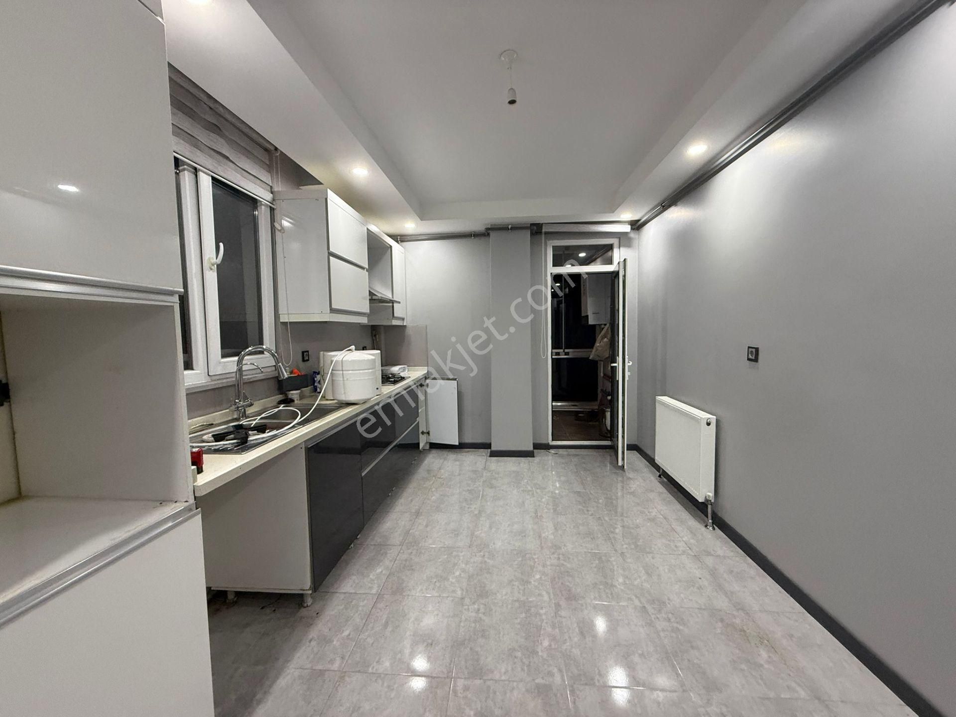 Akyüz Gayrimenkul Den; Istasyon Mah Sıte Icınde Iskanlı,kapalı Cam Balkonlu Satılık 3+1 Daire - Görsel 31