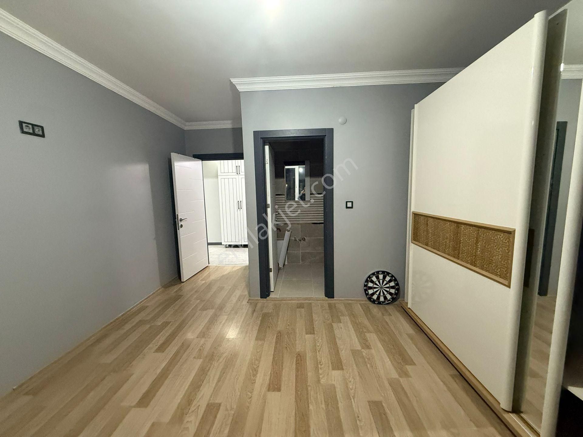 Akyüz Gayrimenkul Den; Istasyon Mah Sıte Icınde Iskanlı,kapalı Cam Balkonlu Satılık 3+1 Daire - Görsel 14