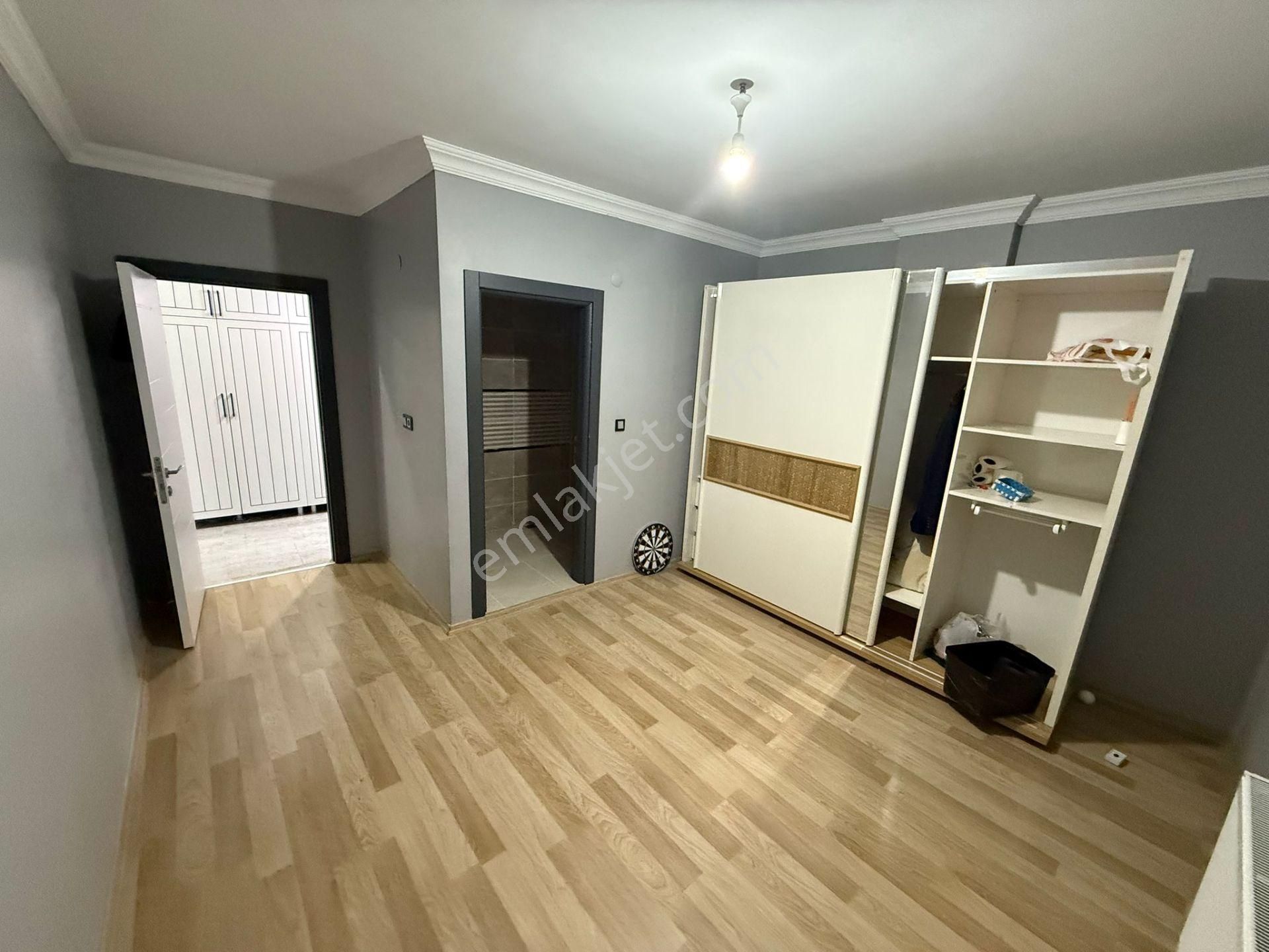 Akyüz Gayrimenkul Den; Istasyon Mah Sıte Icınde Iskanlı,kapalı Cam Balkonlu Satılık 3+1 Daire - Görsel 13