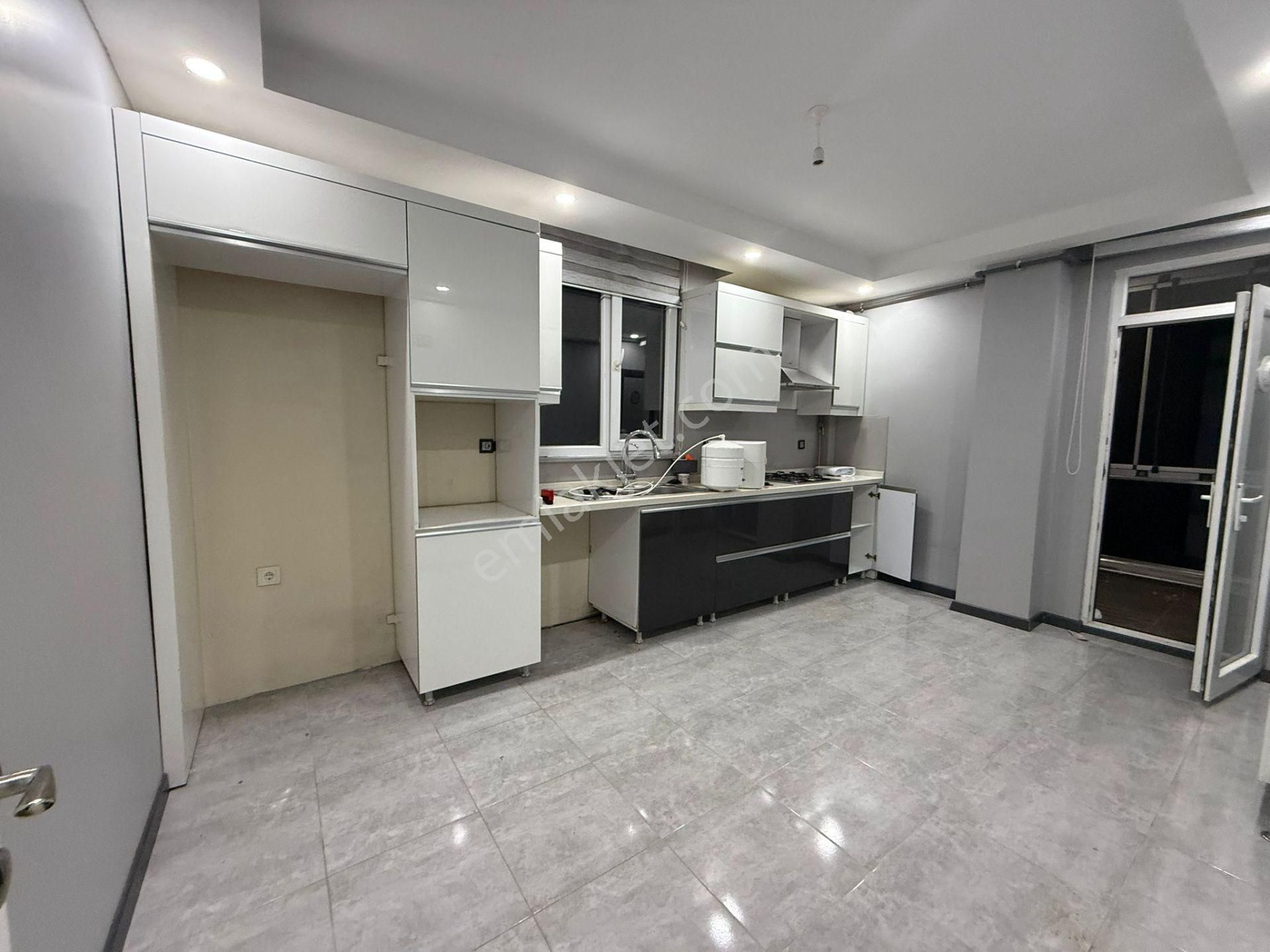 Akyüz Gayrimenkul Den; Istasyon Mah Sıte Icınde Iskanlı,kapalı Cam Balkonlu Satılık 3+1 Daire