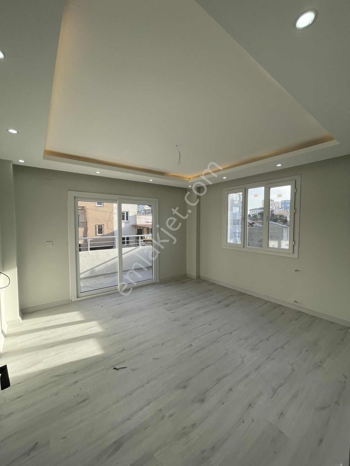 Yesıltepe'de Lüx İscilikli Yenı Yapı Balkonlu Kapalı Mutfak 2+1 - Görsel 18