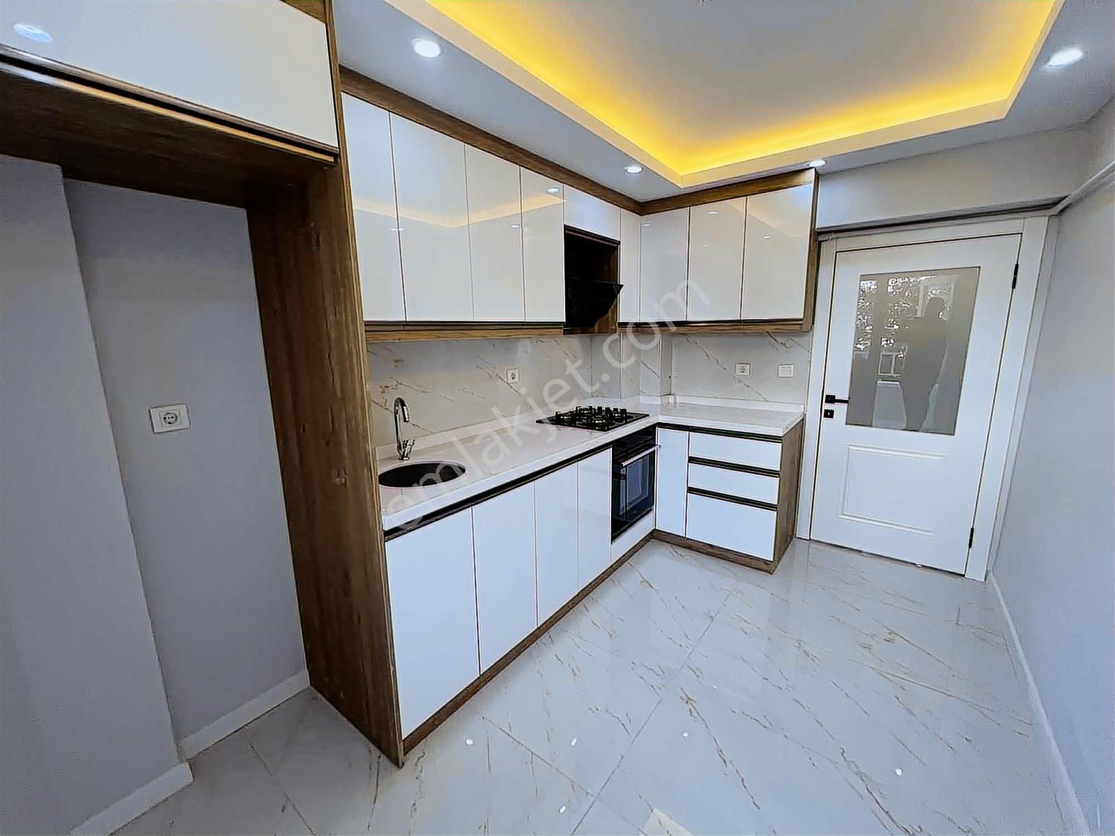 Eviva'dan Topçu Mah. Ara Katta Ön Cephe Full Yapılı Satılık 3+1 - Görsel 13