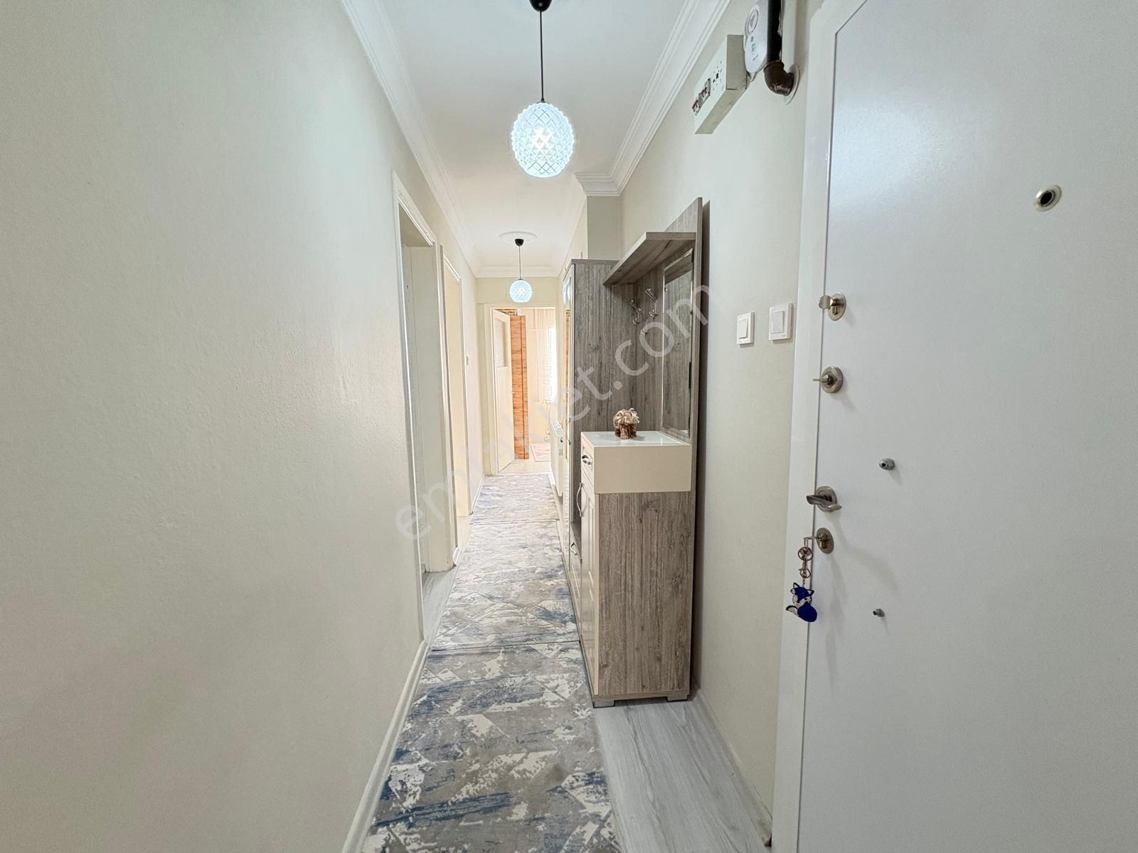 Bornova Kızılay’da 3 Cepheli, 3 Balkonlu Geniş 1. Kat Daire - Görsel 11