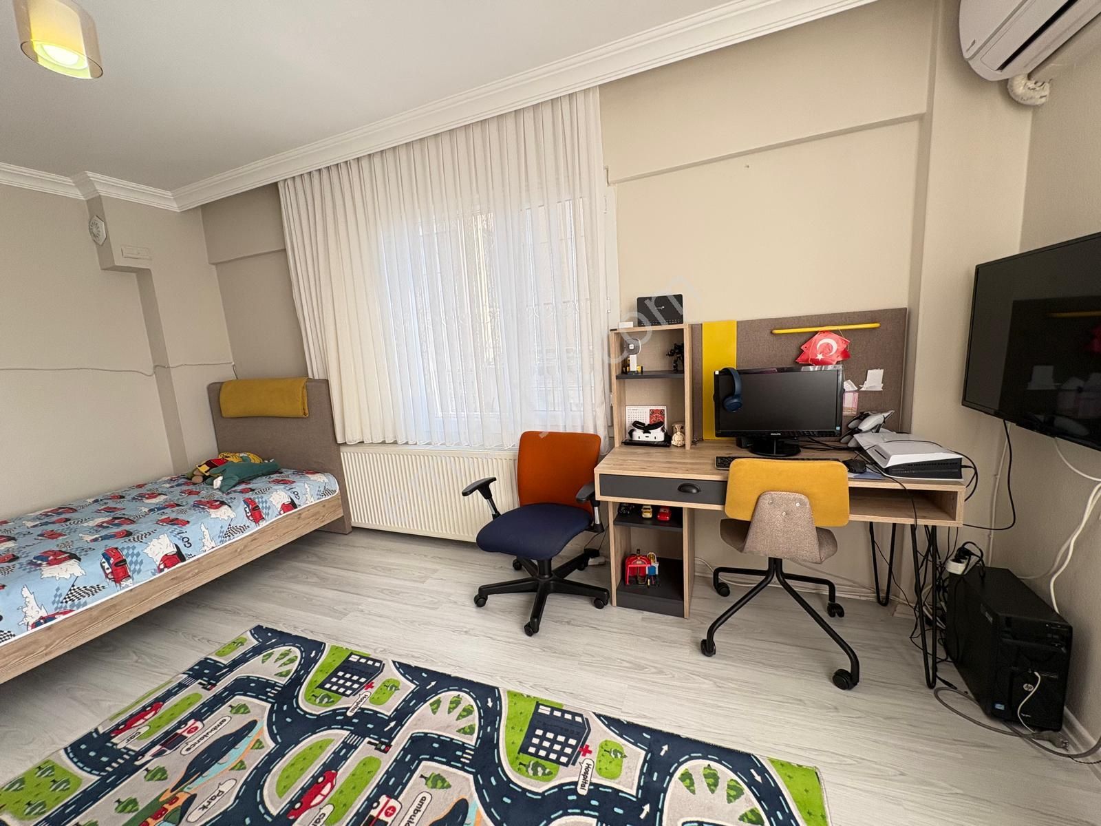 Bornova Kızılay’da 3 Cepheli, 3 Balkonlu Geniş 1. Kat Daire - Görsel 21