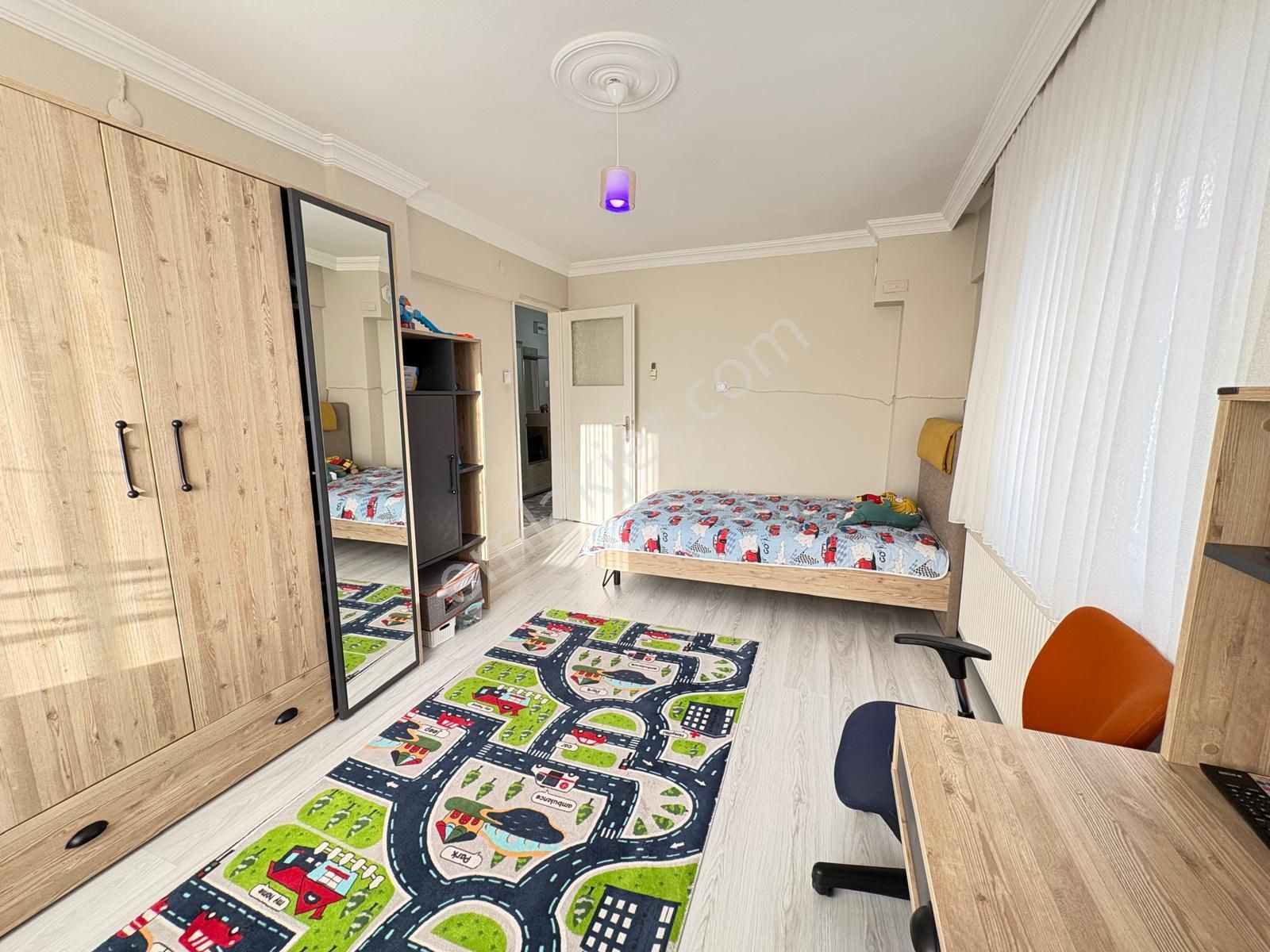 Bornova Kızılay’da 3 Cepheli, 3 Balkonlu Geniş 1. Kat Daire - Görsel 20