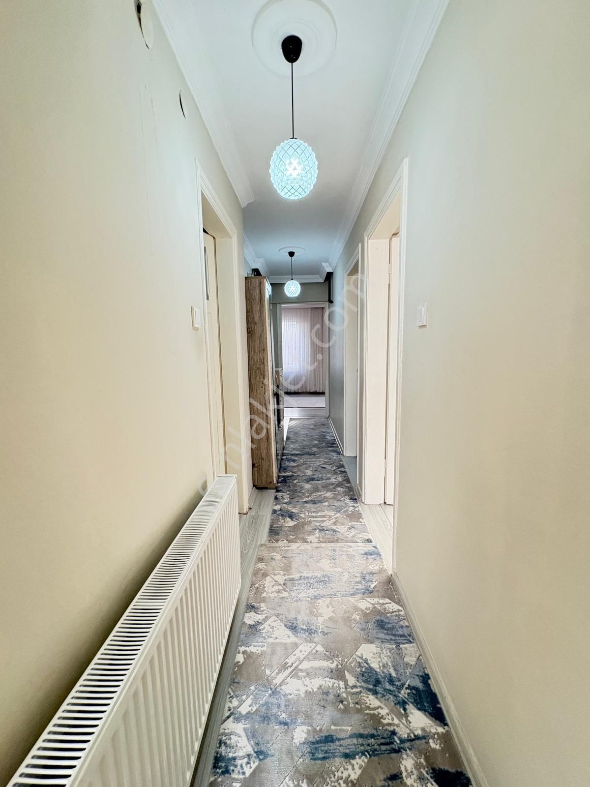 Bornova Kızılay’da 3 Cepheli, 3 Balkonlu Geniş 1. Kat Daire - Görsel 15