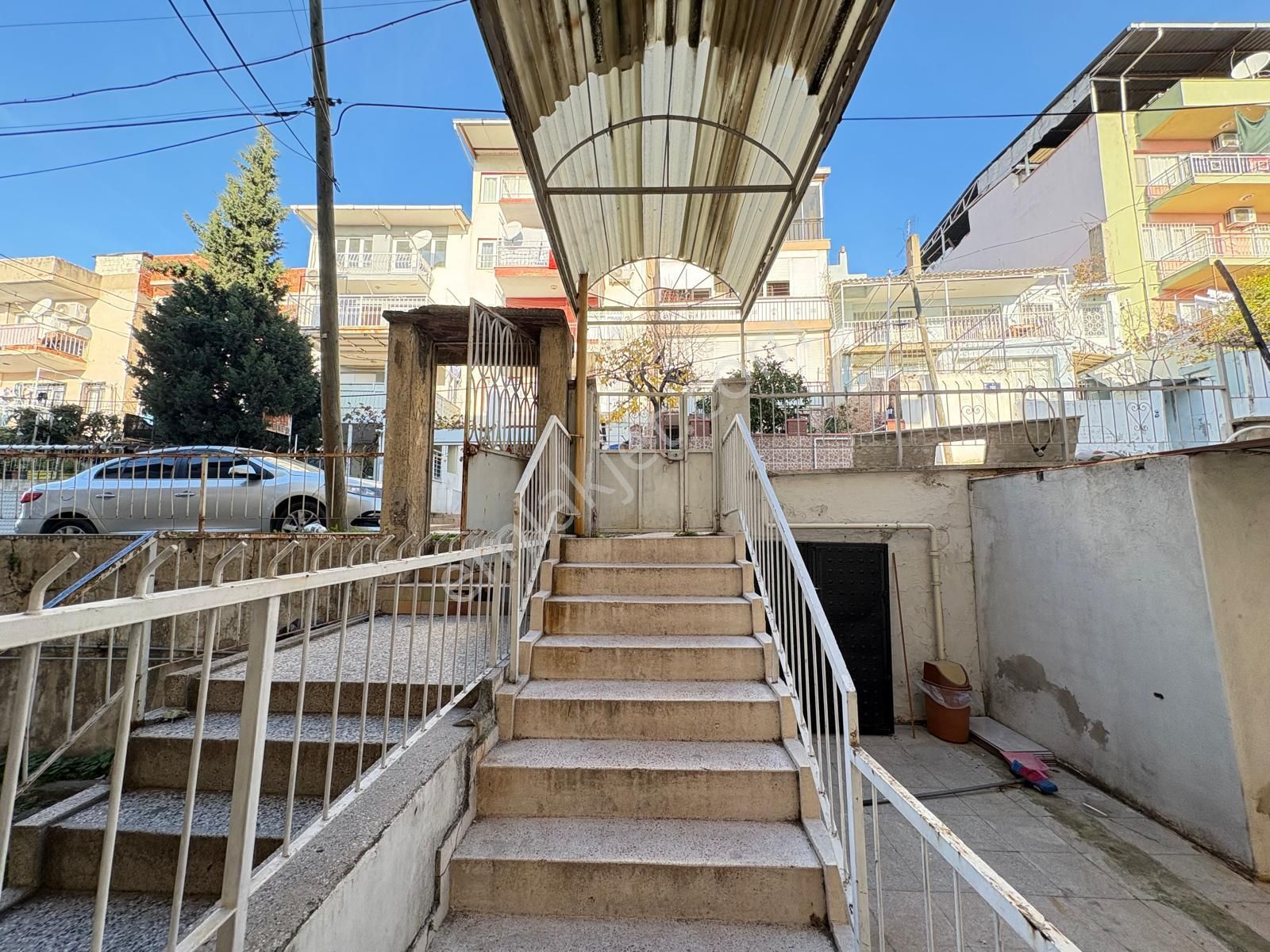 Bornova Kızılay’da 3 Cepheli, 3 Balkonlu Geniş 1. Kat Daire - Görsel 5