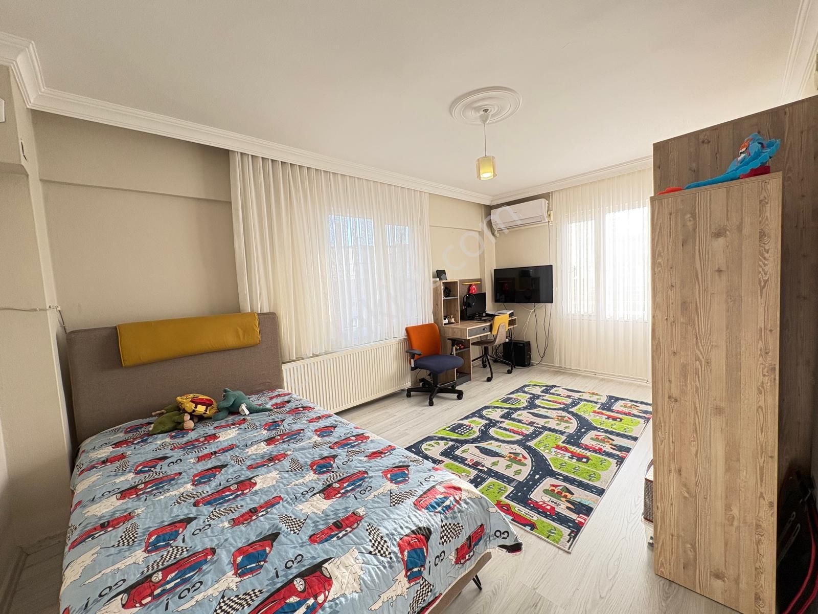 Bornova Kızılay’da 3 Cepheli, 3 Balkonlu Geniş 1. Kat Daire - Görsel 24