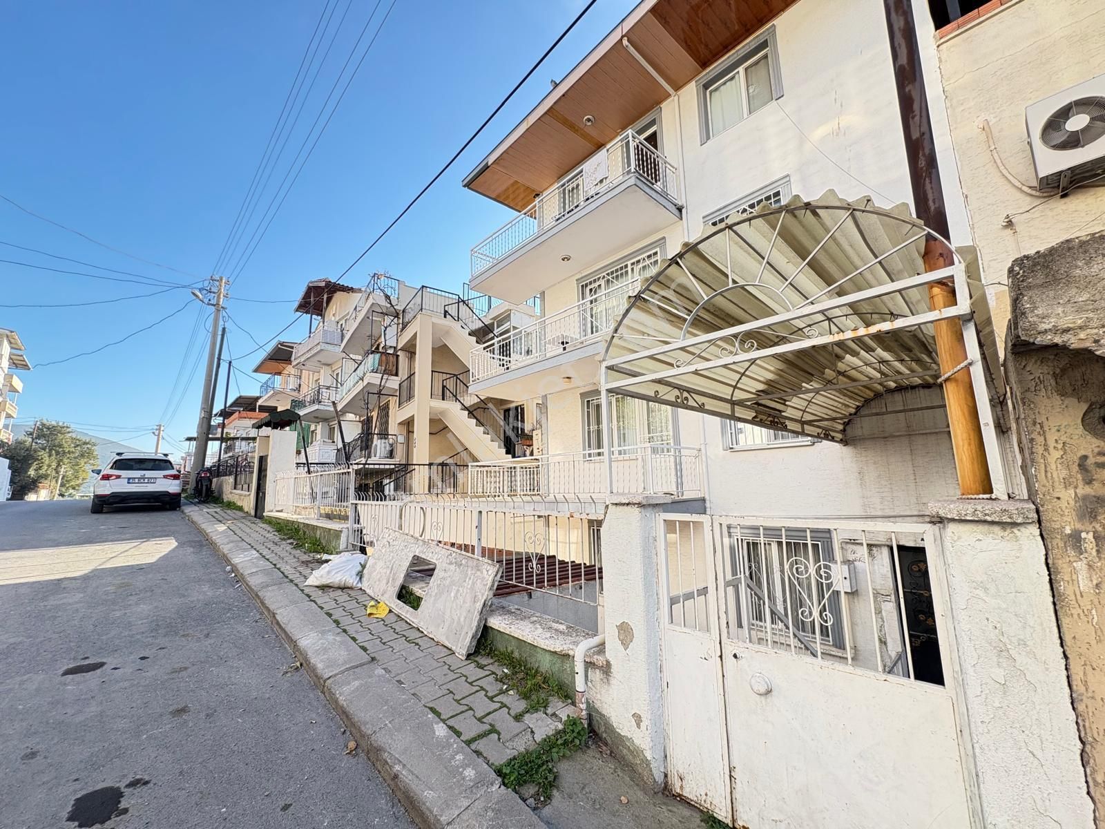 Bornova Kızılay’da 3 Cepheli, 3 Balkonlu Geniş 1. Kat Daire - Görsel 3