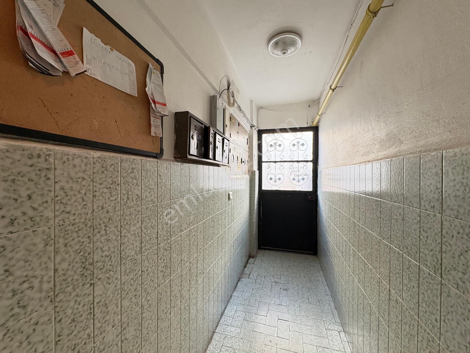 Bornova Kızılay’da 3 Cepheli, 3 Balkonlu Geniş 1. Kat Daire - Görsel 7