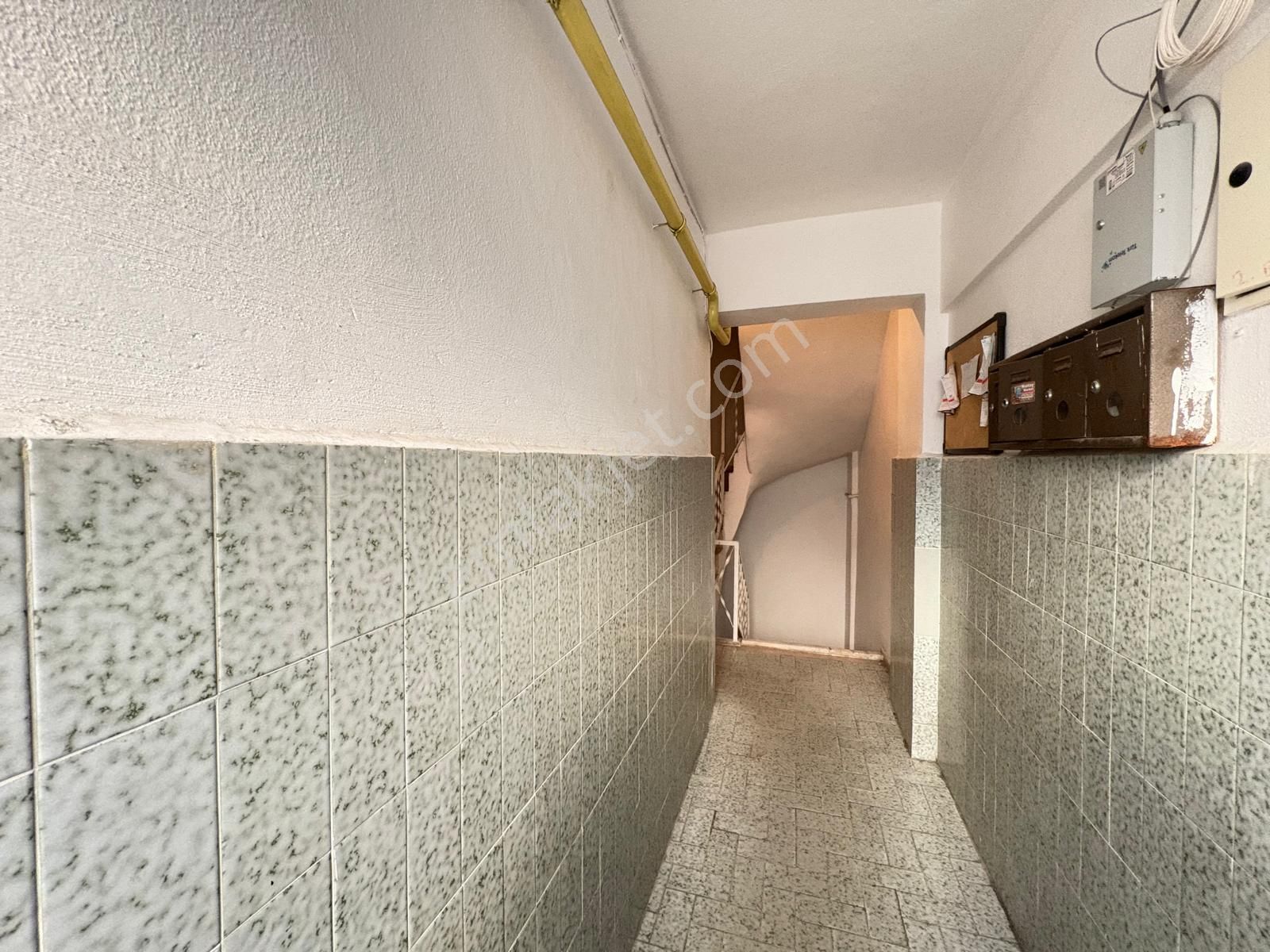 Bornova Kızılay’da 3 Cepheli, 3 Balkonlu Geniş 1. Kat Daire - Görsel 6