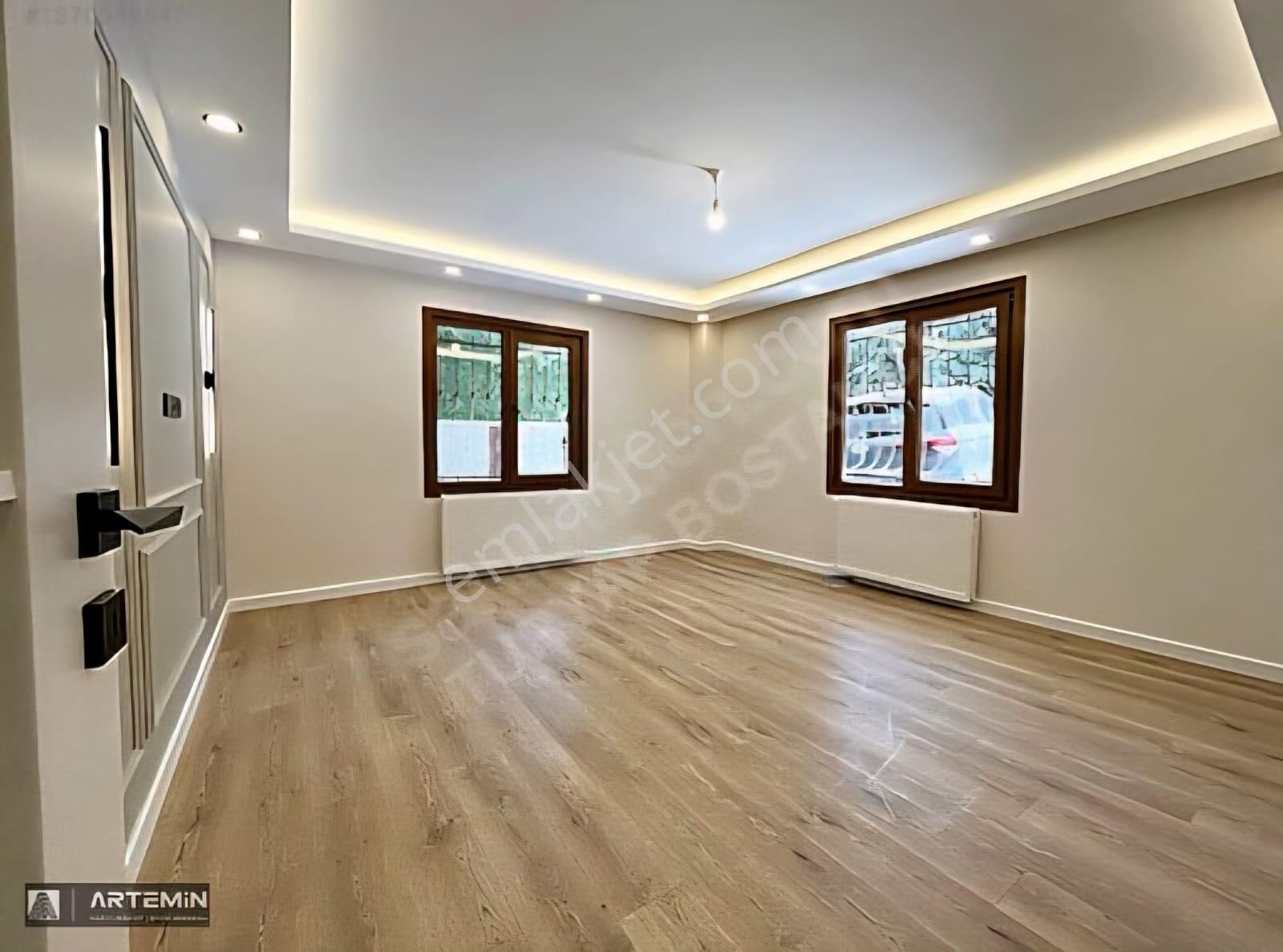 Sahilde Yenilenmiş Ayrı Mutfaklı Ve Balkonlu 1+1 75 M2 Ön Cephe