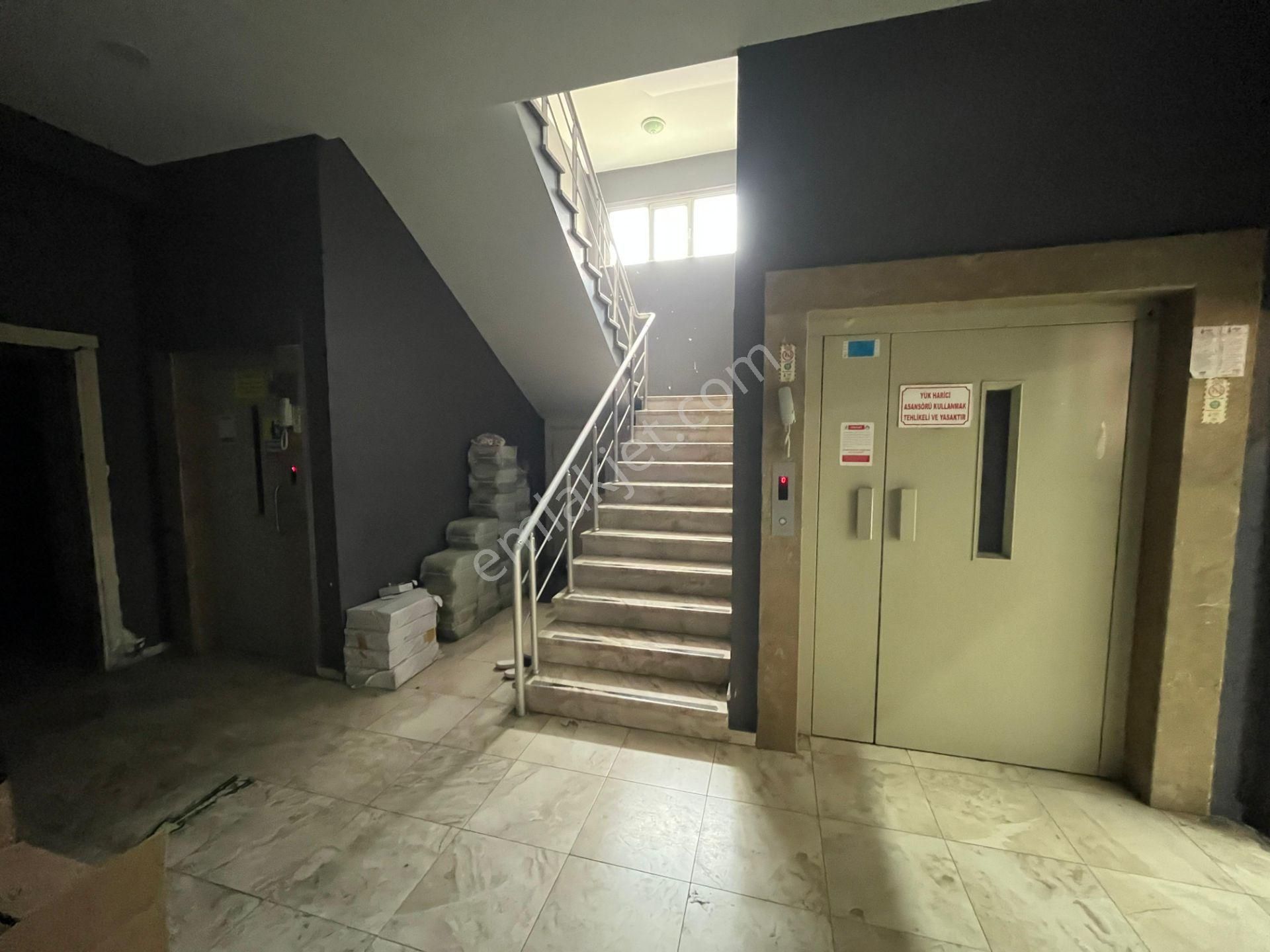 Remax'tan Bağcılar Yıldıztepe'de Kiralık 3.330 M2 Komple Bina - Görsel 21