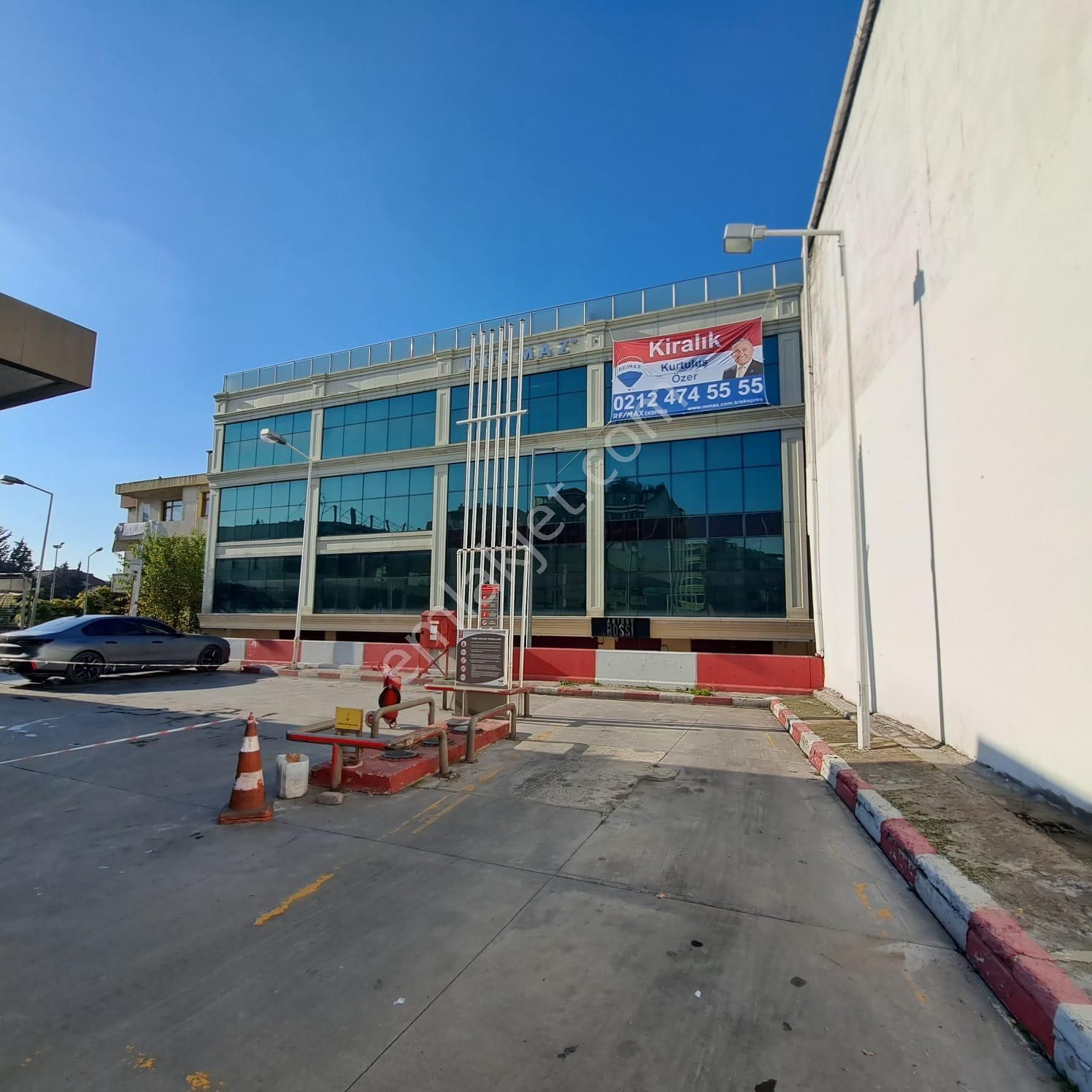 Remax'tan Bağcılar Yıldıztepe'de Kiralık 3.330 M2 Komple Bina - Görsel 3