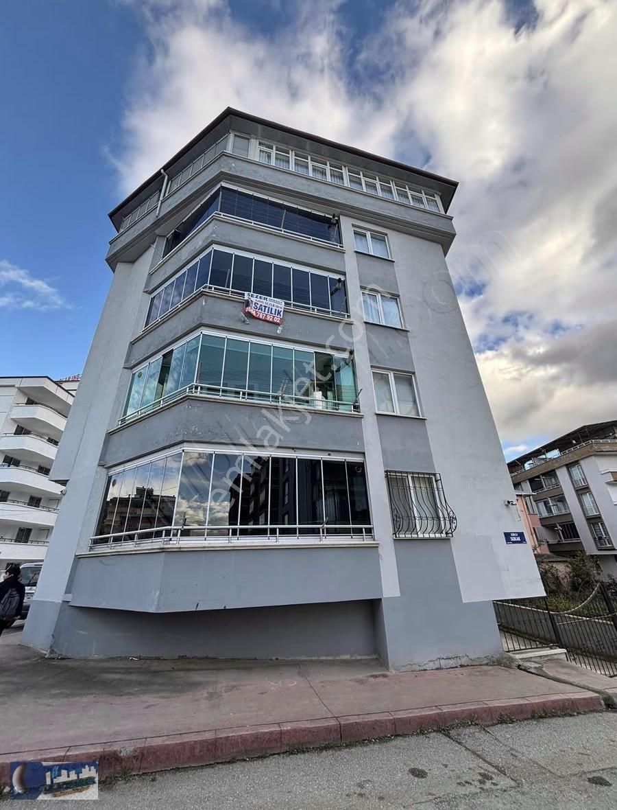 Sezer Emlaktan Kışla Mahallesi Nde Satılık Dairr